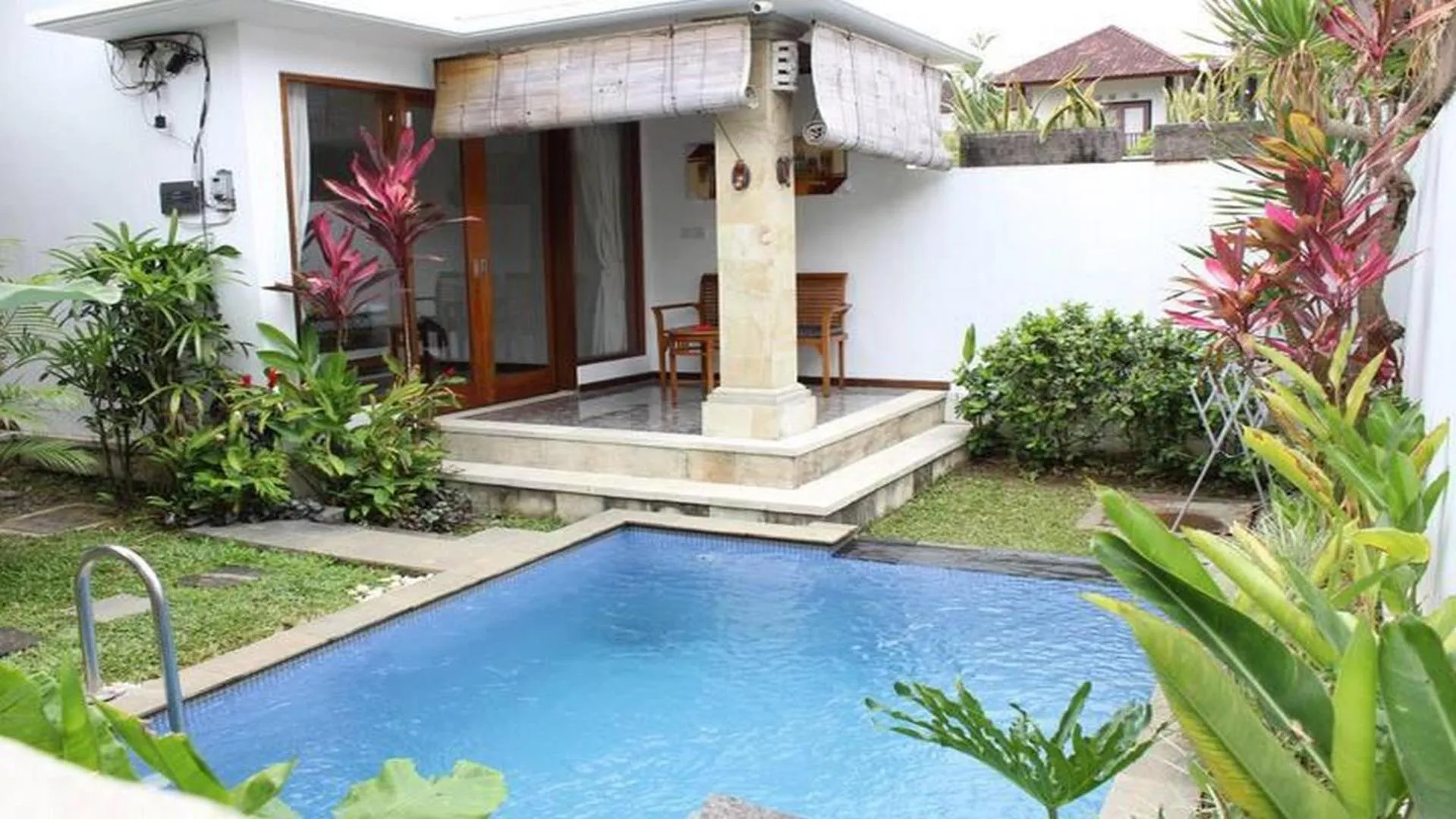 Swimming pool in Belvilla Nirvana Near Monkey Forest