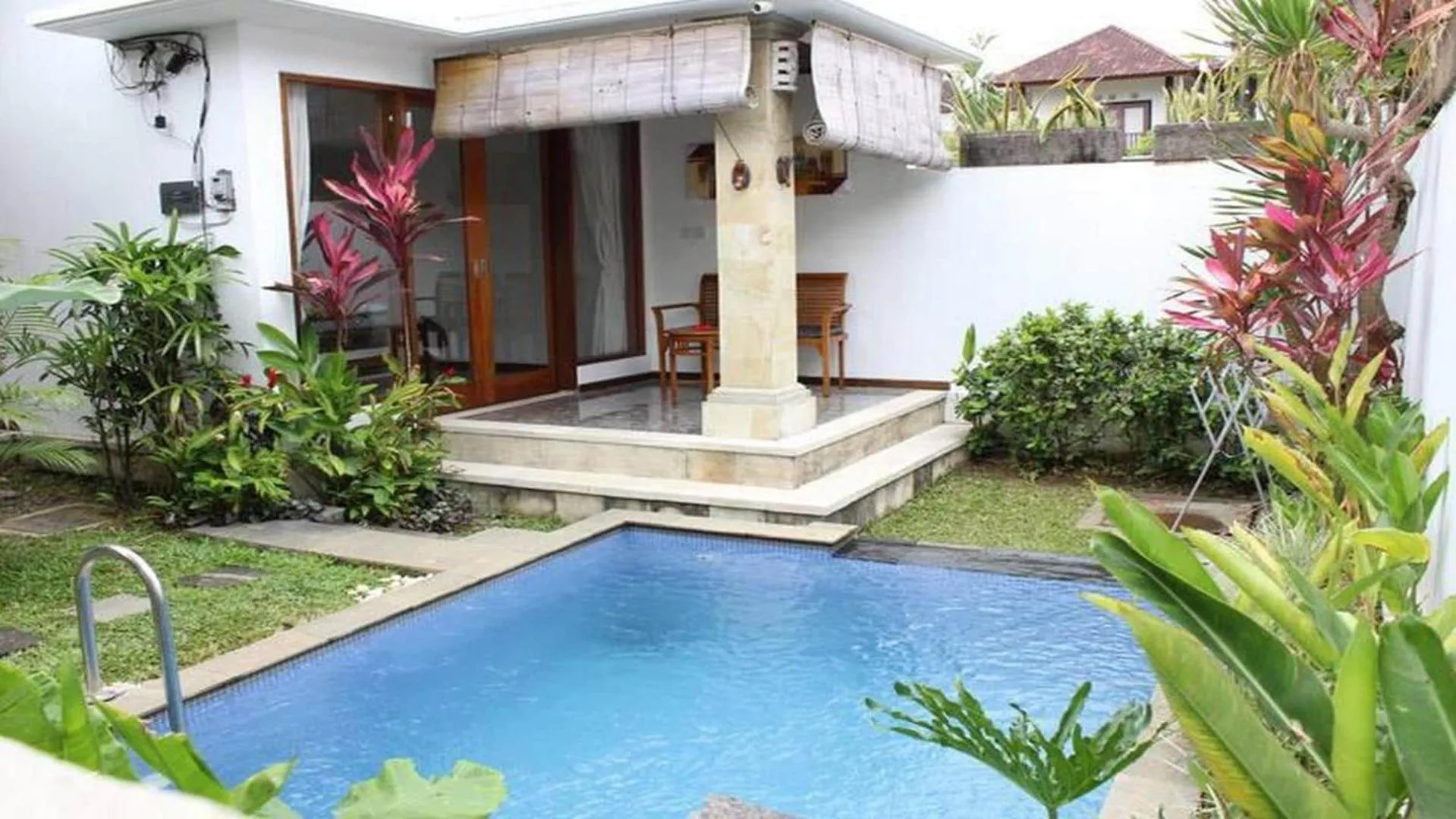 Swimming pool in Belvilla Nirvana Near Monkey Forest