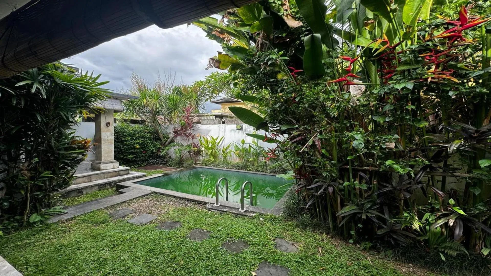 Swimming pool in Belvilla Nirvana Near Monkey Forest