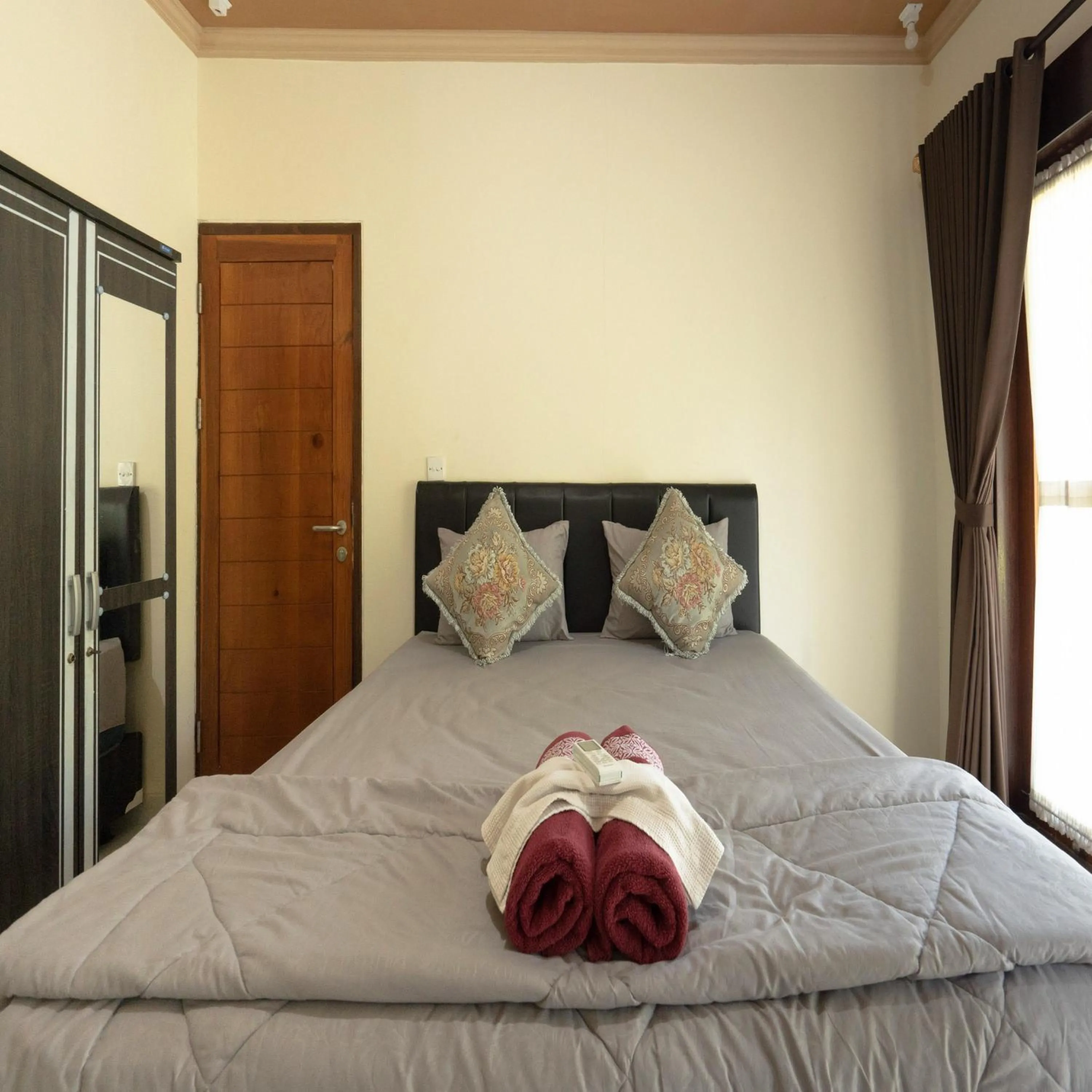 Bedroom, Bed in Calm Haven Villa with Amabela Garden Lovina Beach