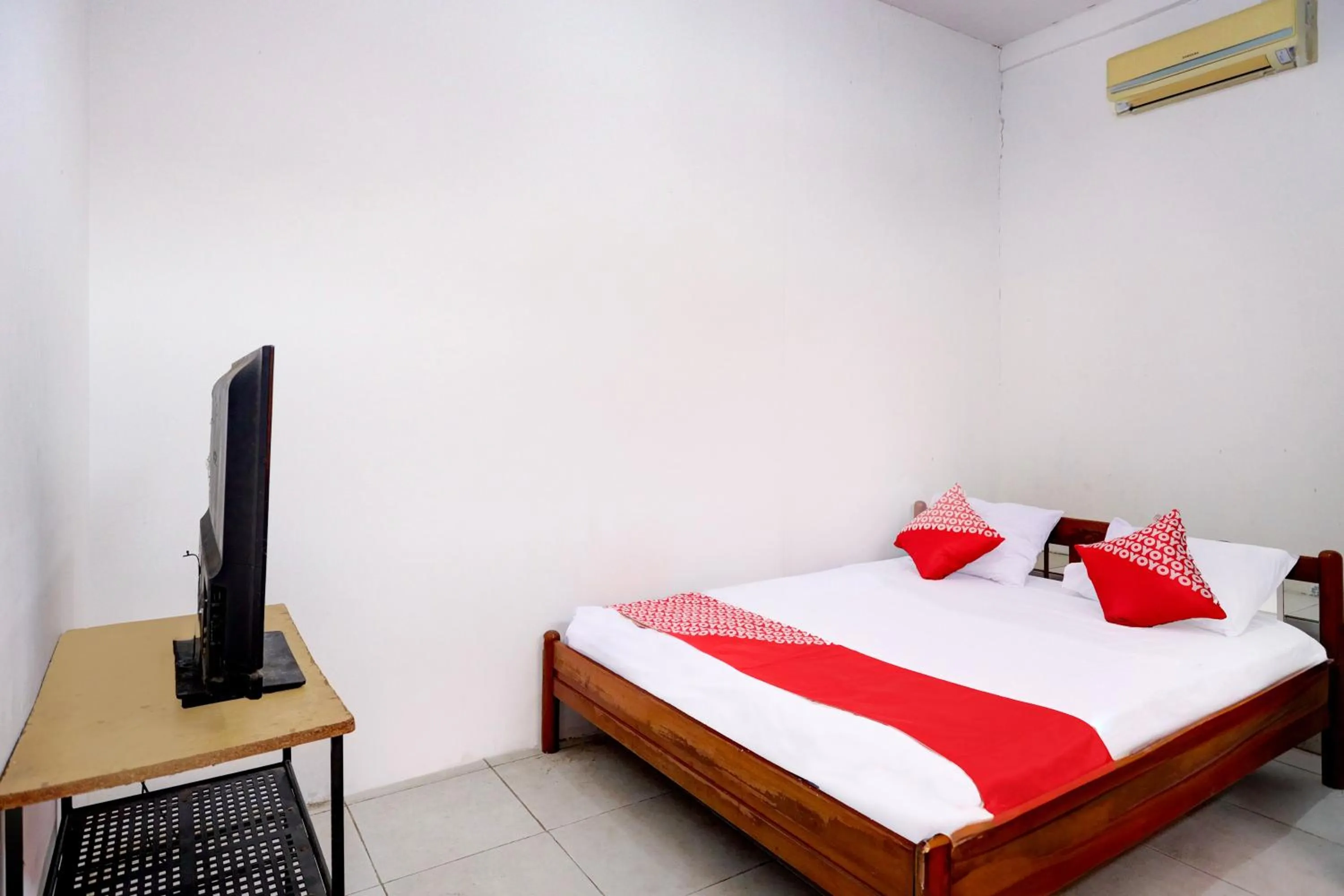 Bedroom in Hotel O California 2NearNagoya Hill Shopping Mall