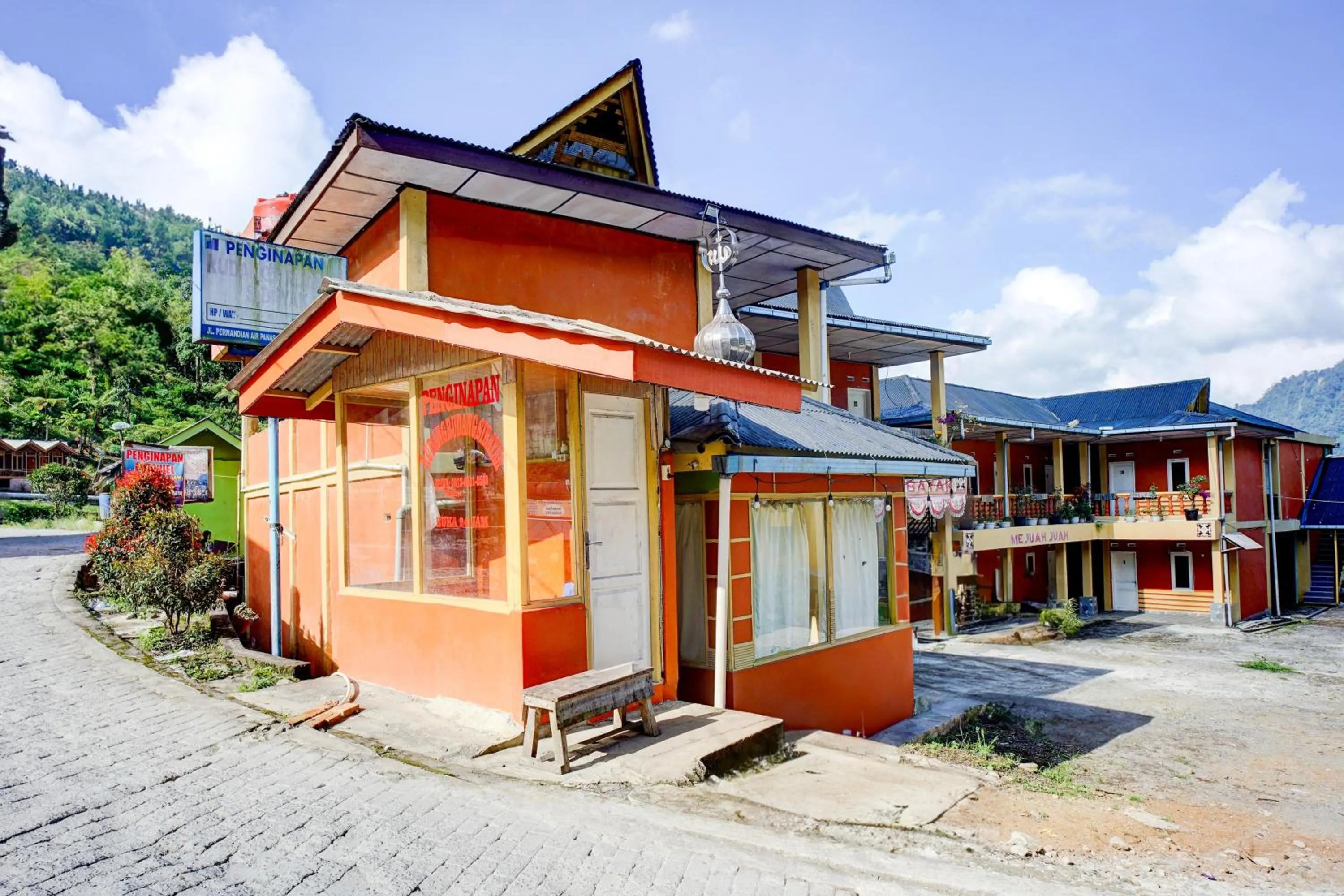 Facade/entrance in Hotel O Rudang Rudang Sibayak