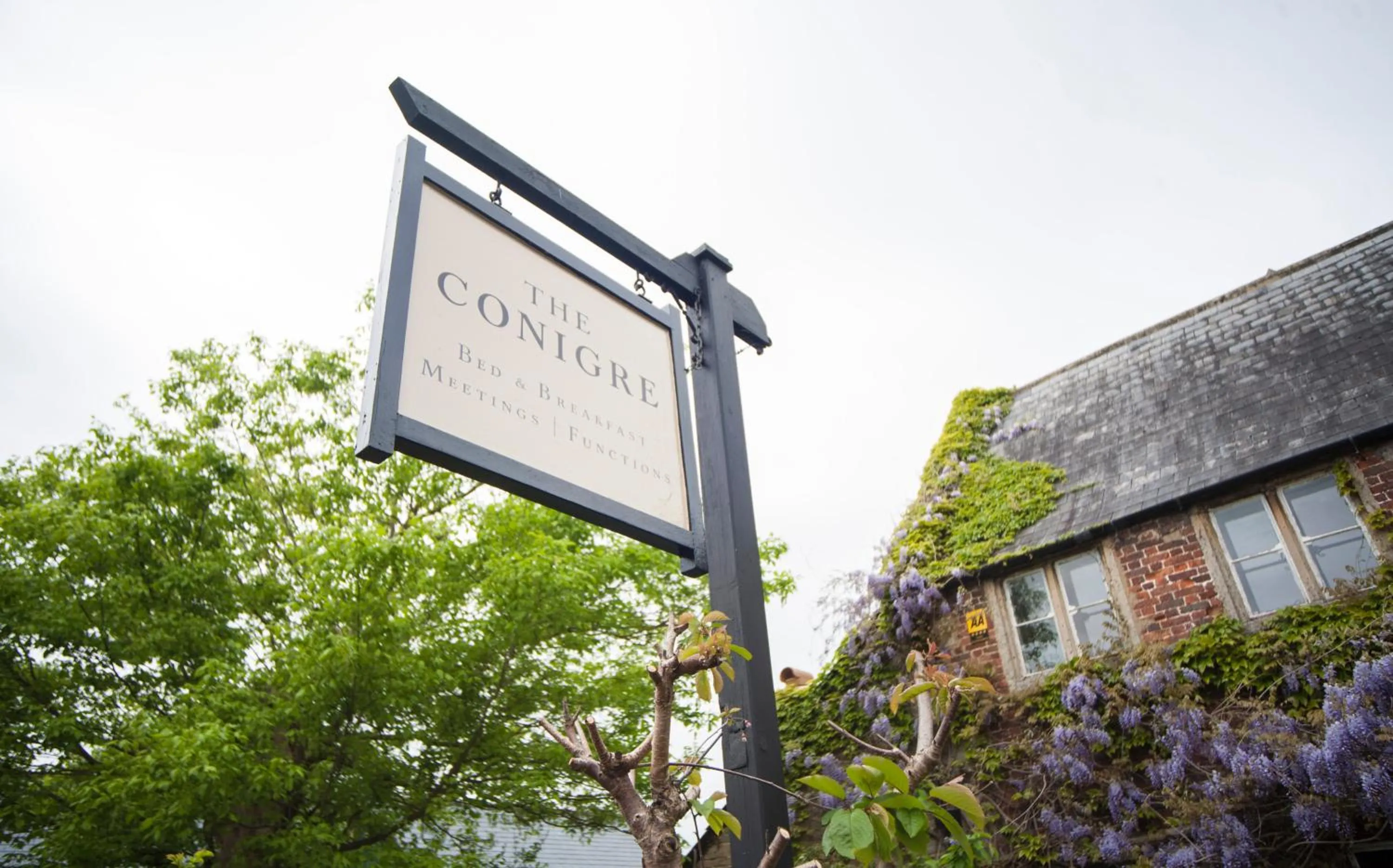 Facade/entrance in The Conigre