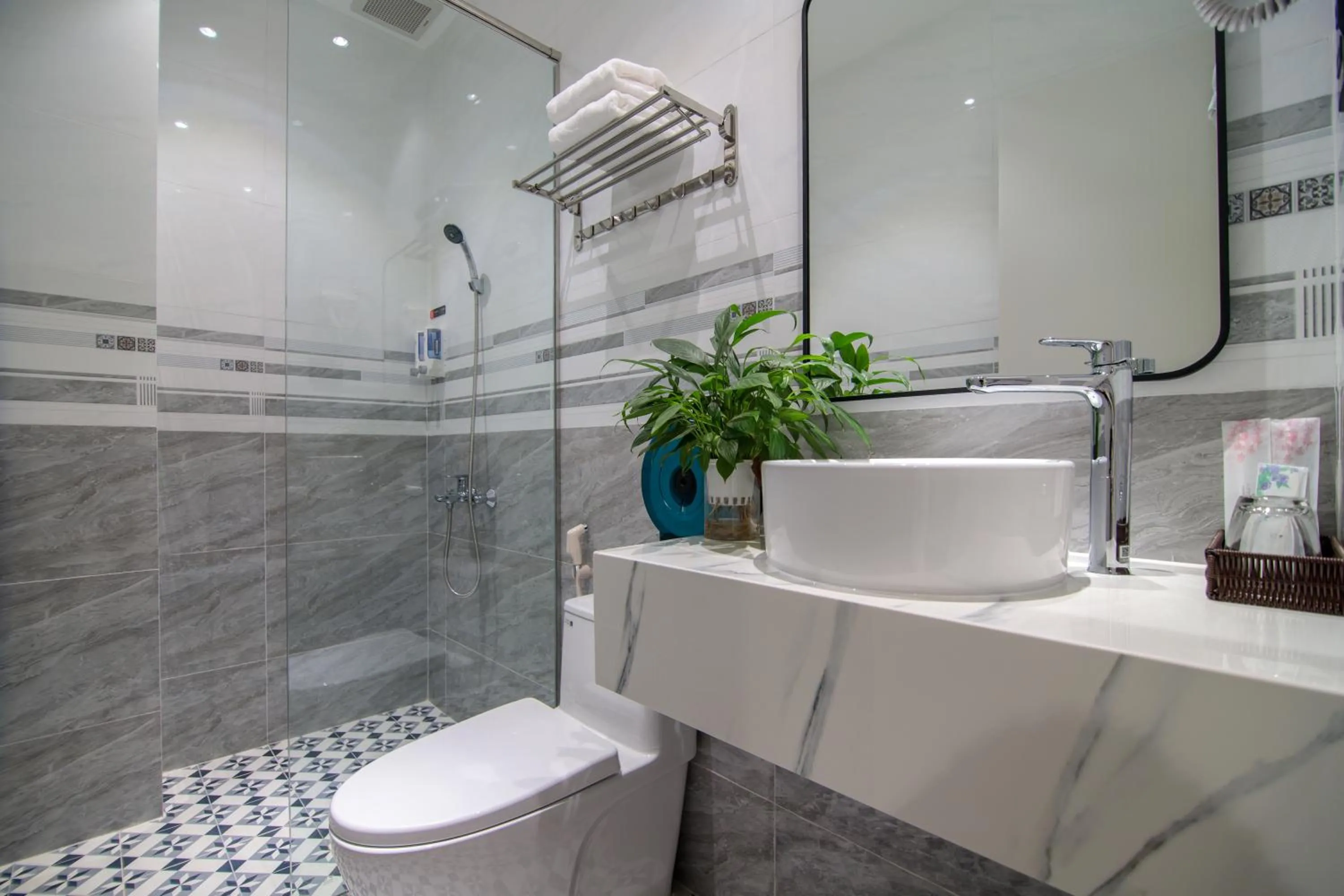 Shower in Bin Bin Hotel 11 Near Island Diamond