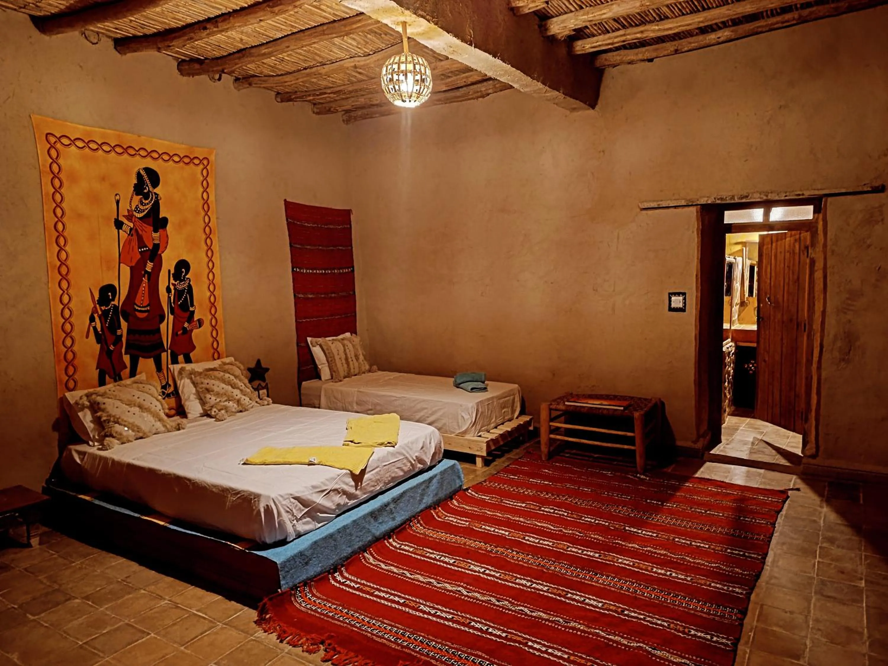 Photo of the whole room, Bed in kasbah luna del sur