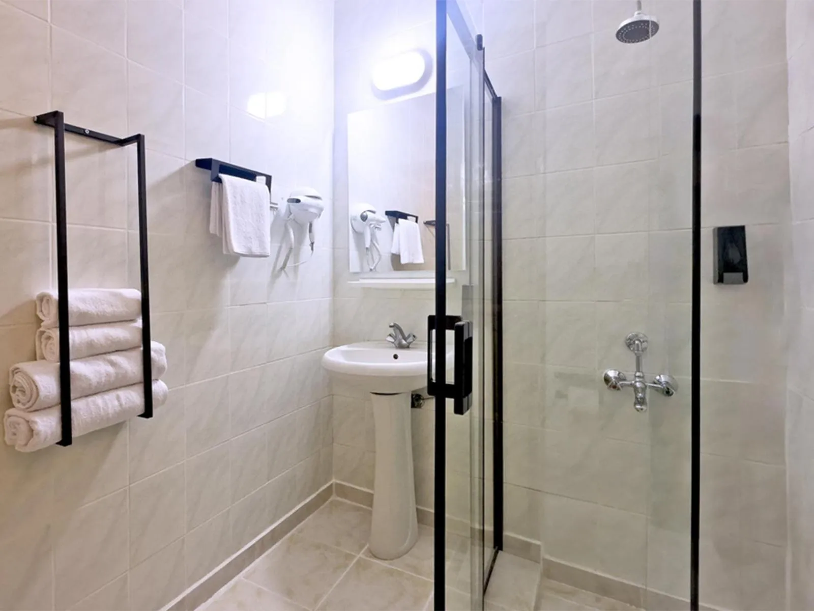 Shower in Native Hotel