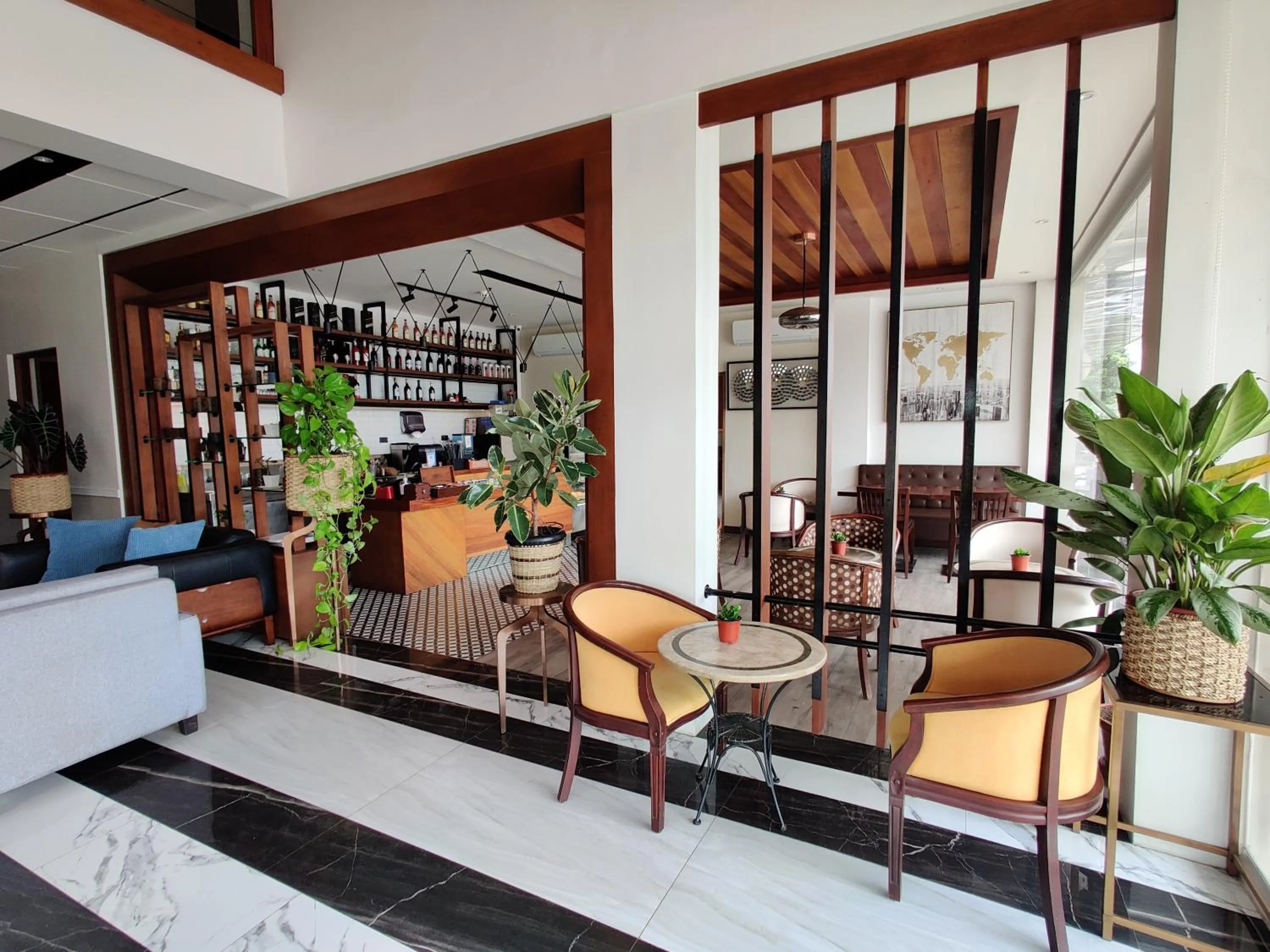 Restaurant/places to eat in Altori Park Hotel