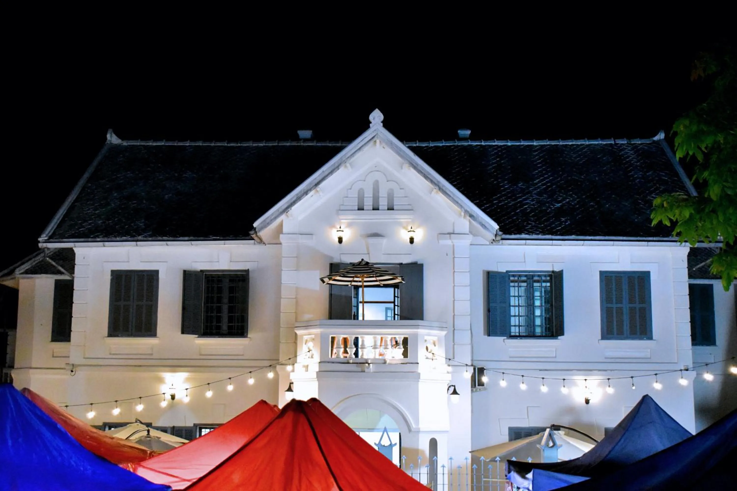 Property building in Monsane villa