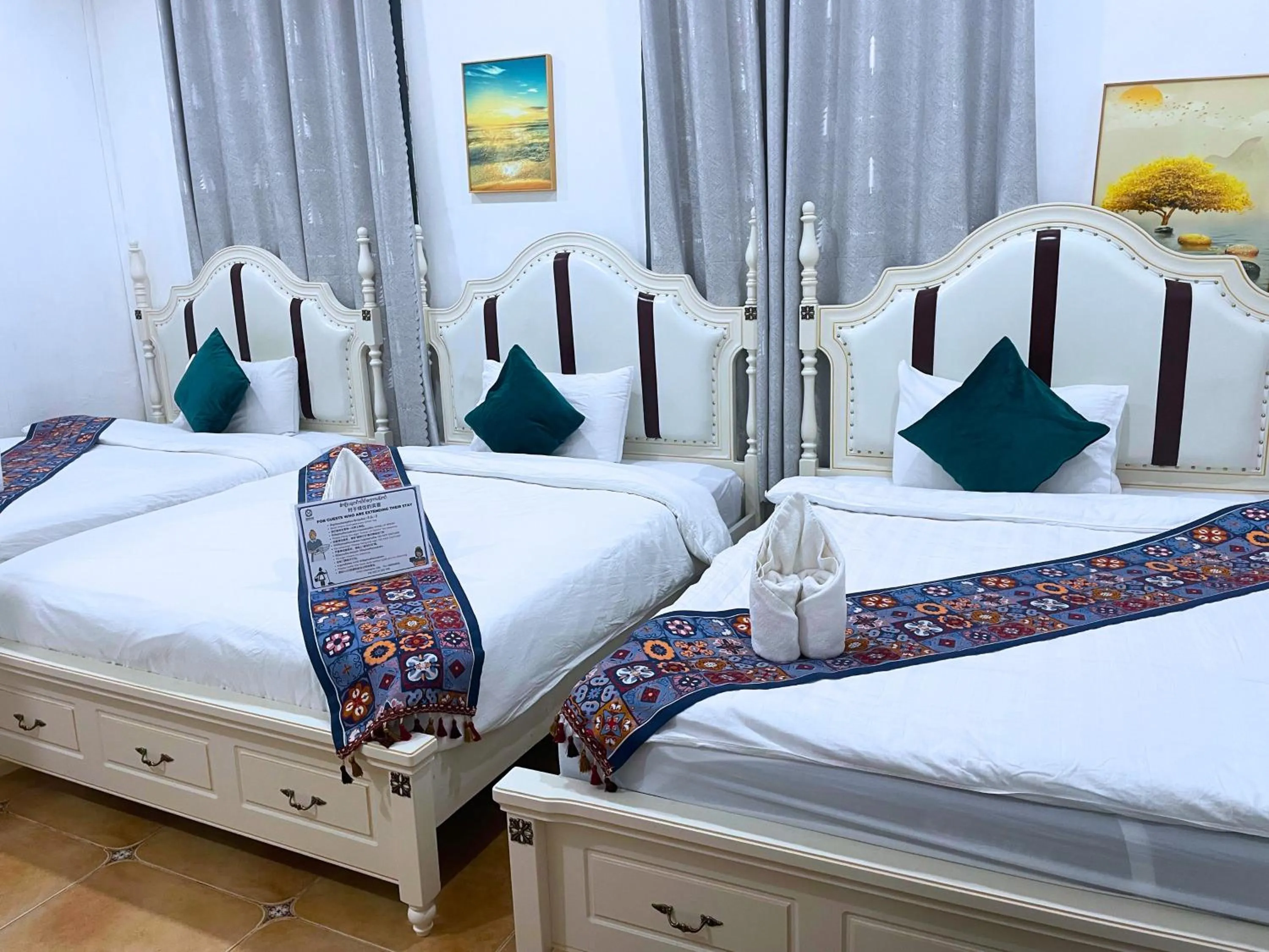 Bedroom, Bed in Monsane villa