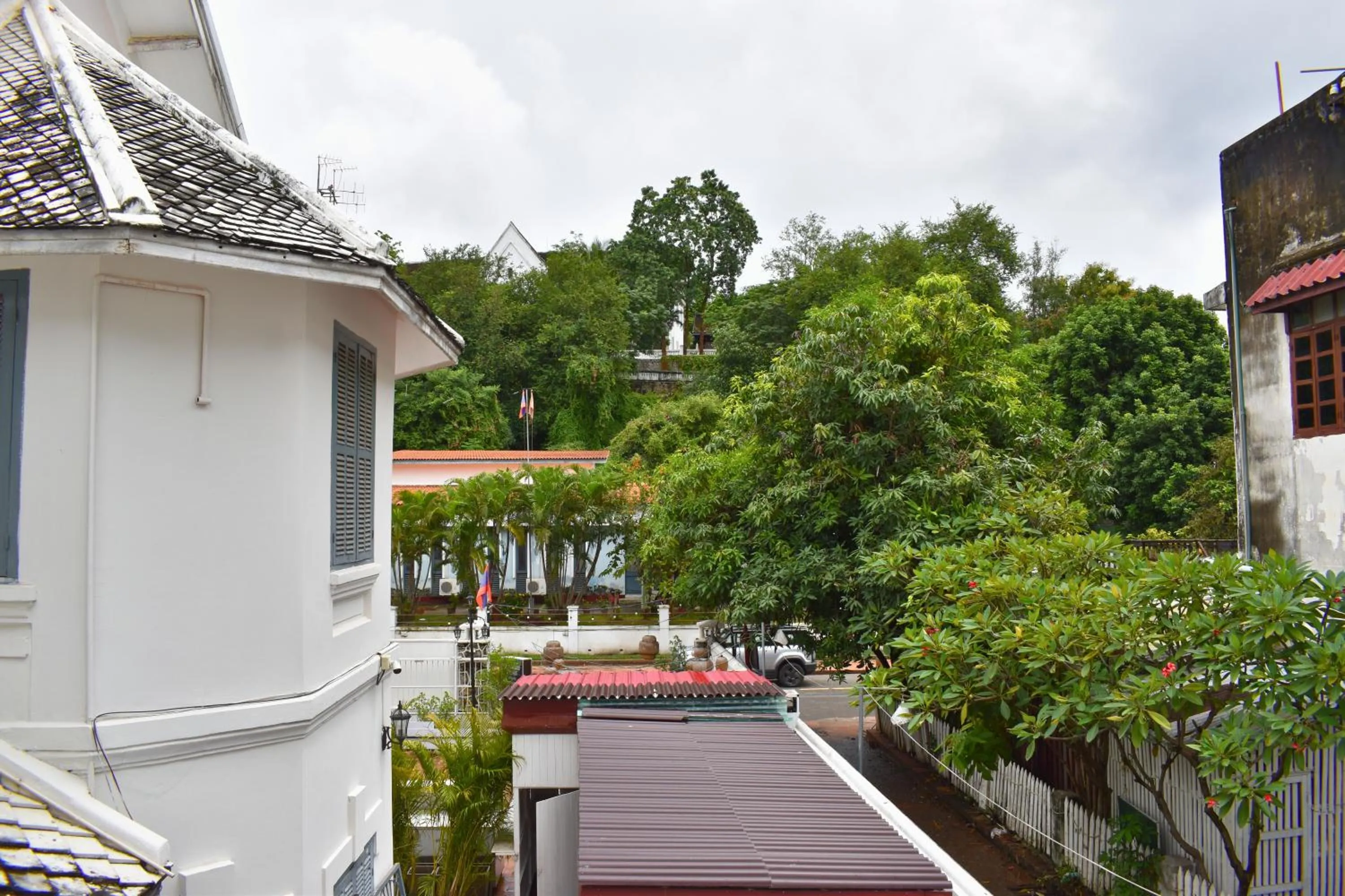 Street view in Monsane villa