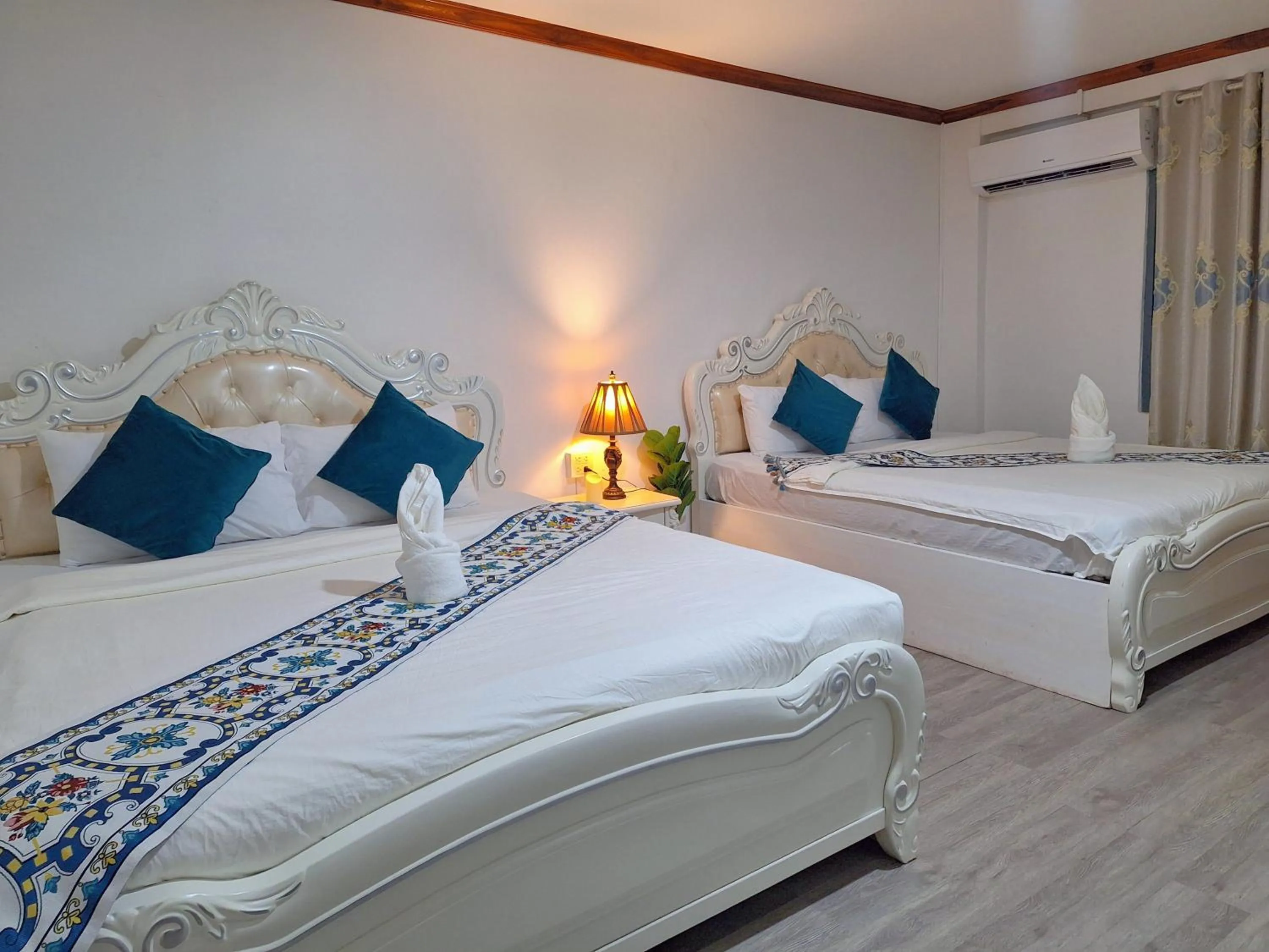 Bed in Monsane villa