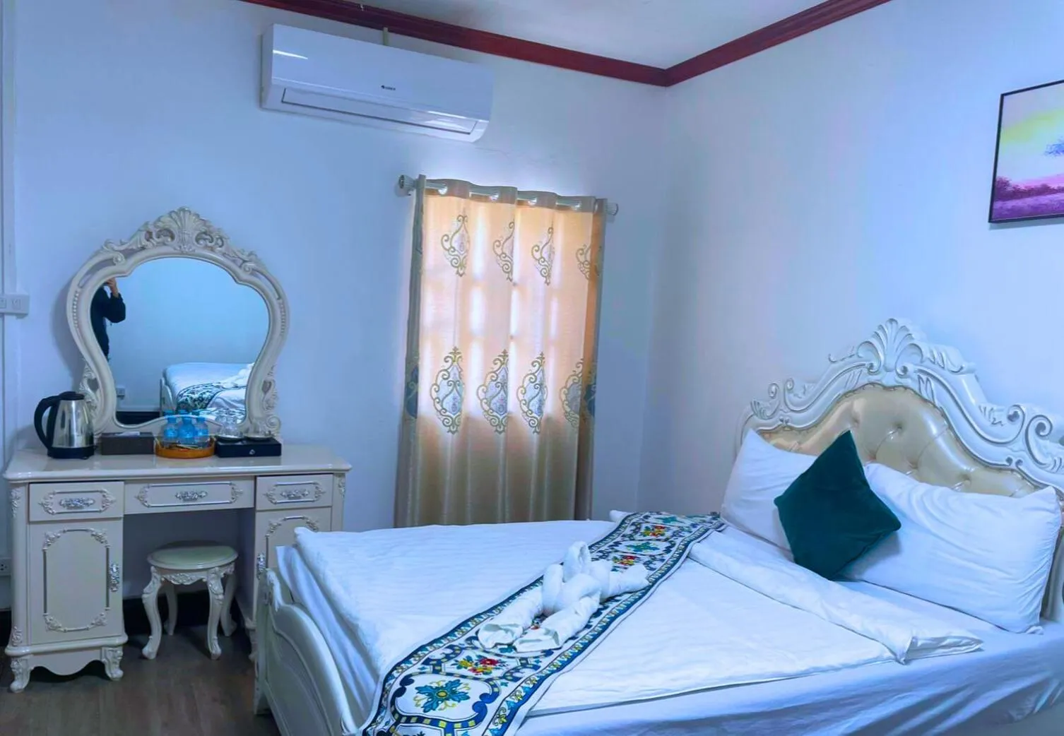 Bed in Monsane villa