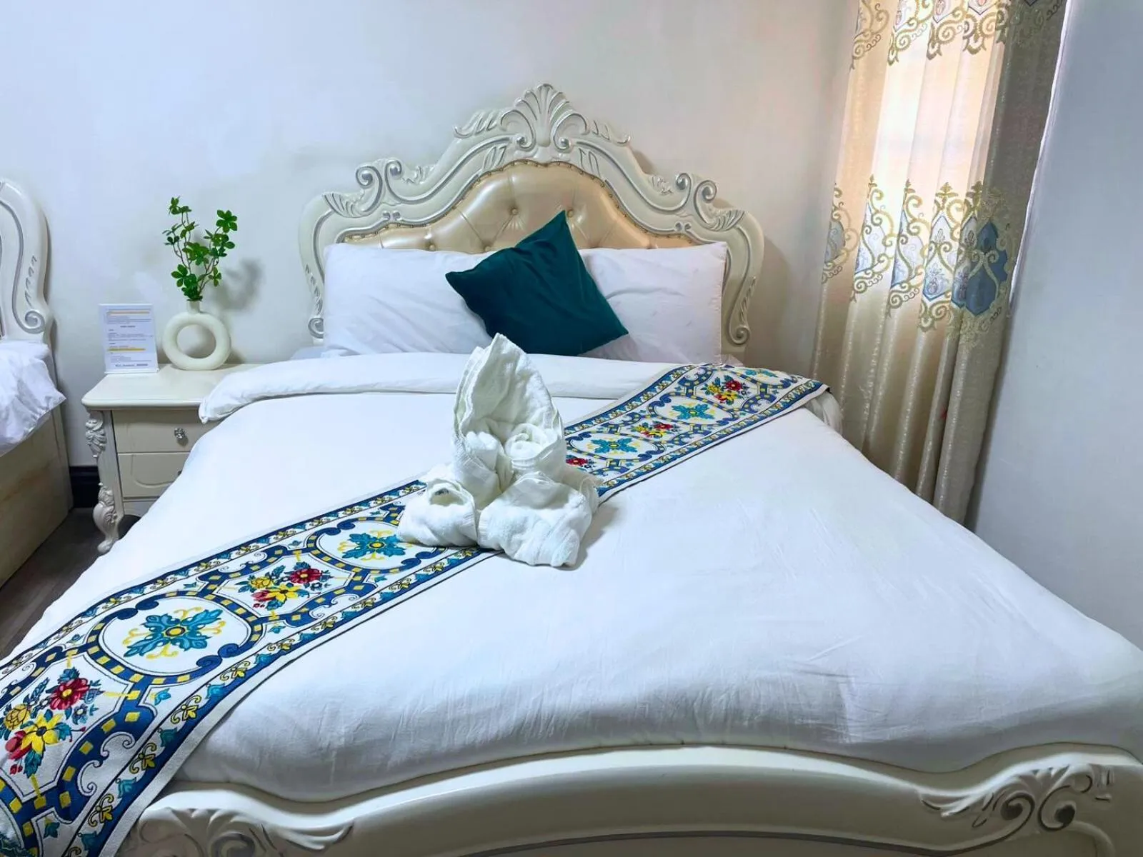 Bed in Monsane villa