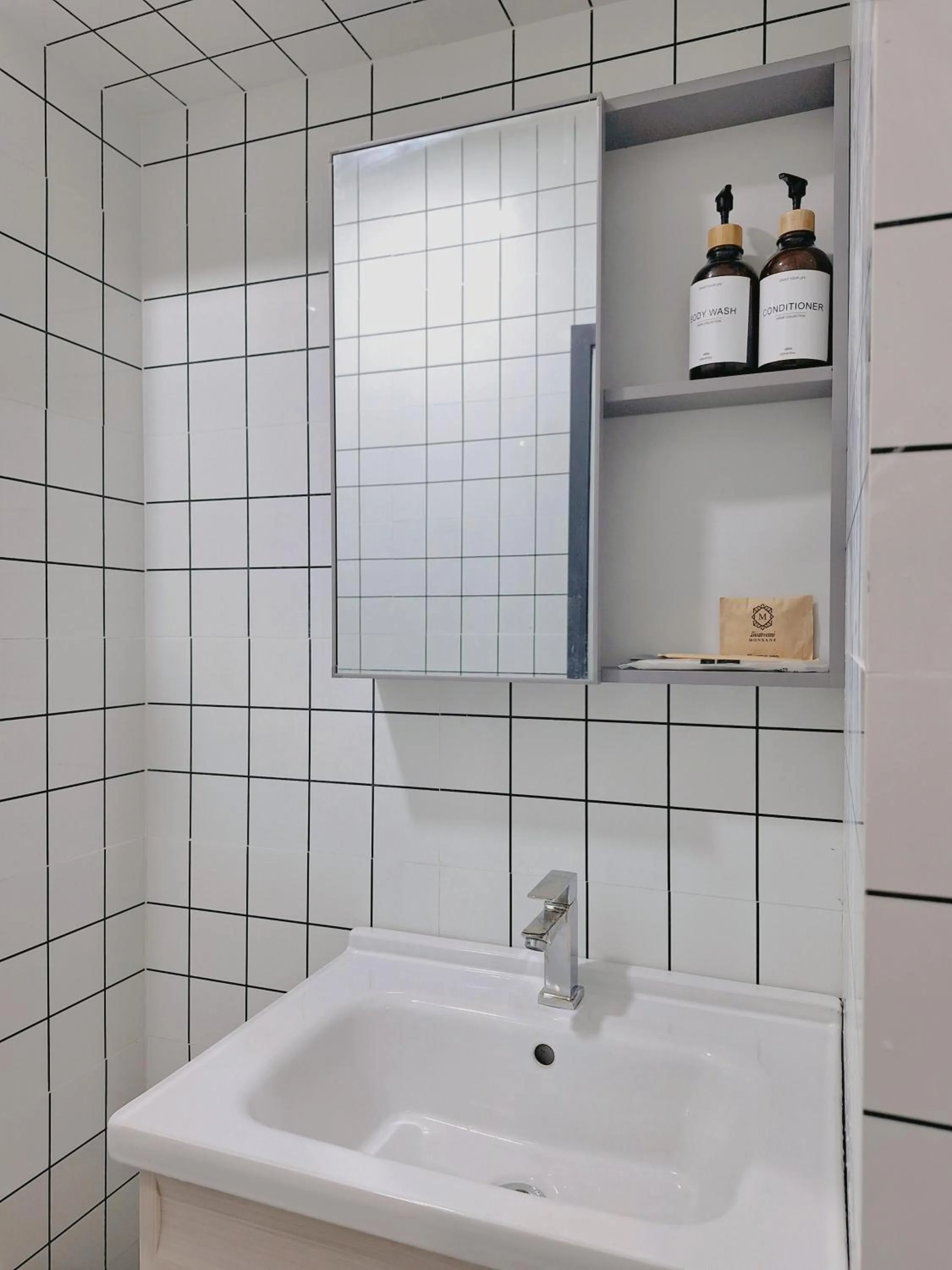 Bathroom in Monsane villa