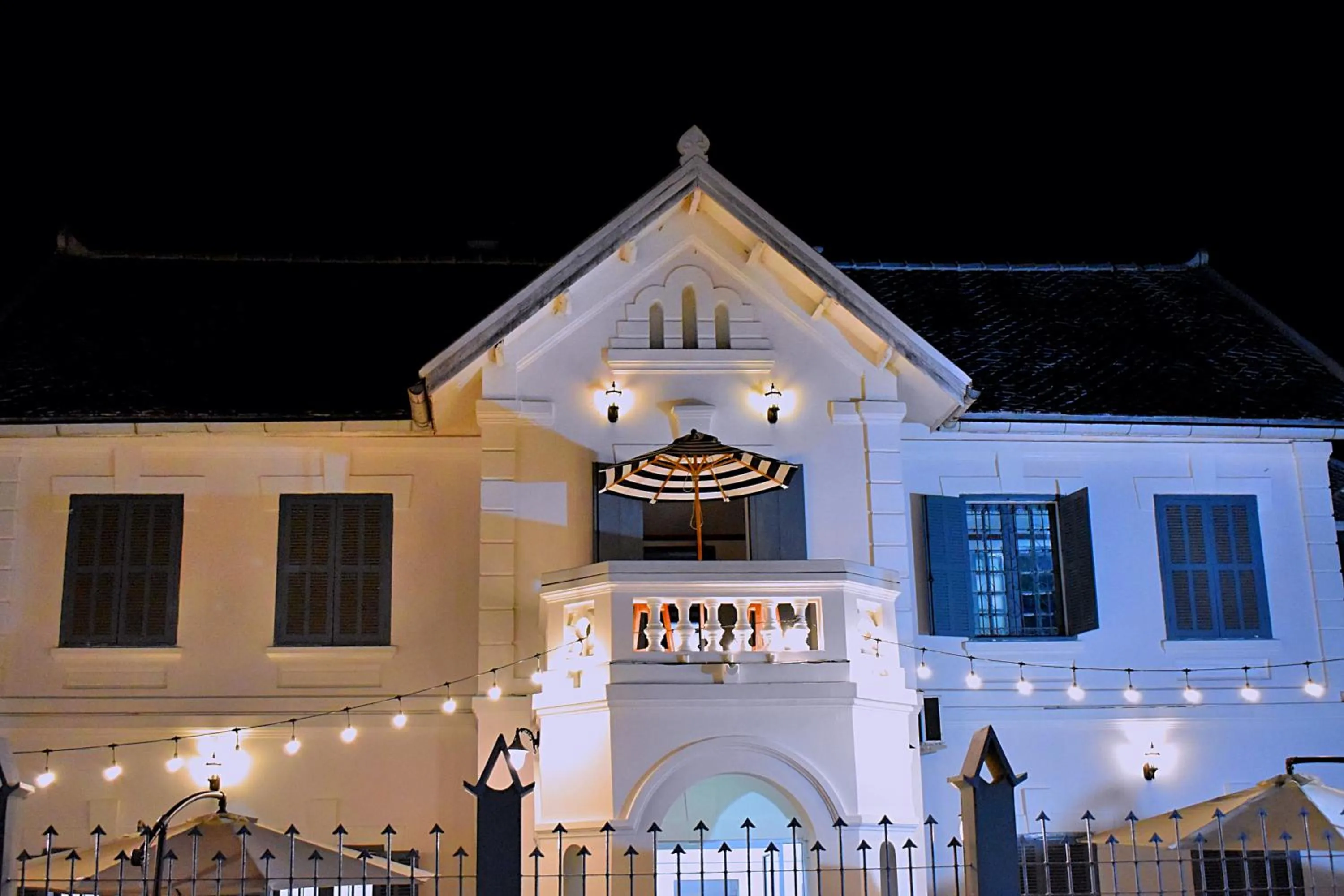 Property building in Monsane villa