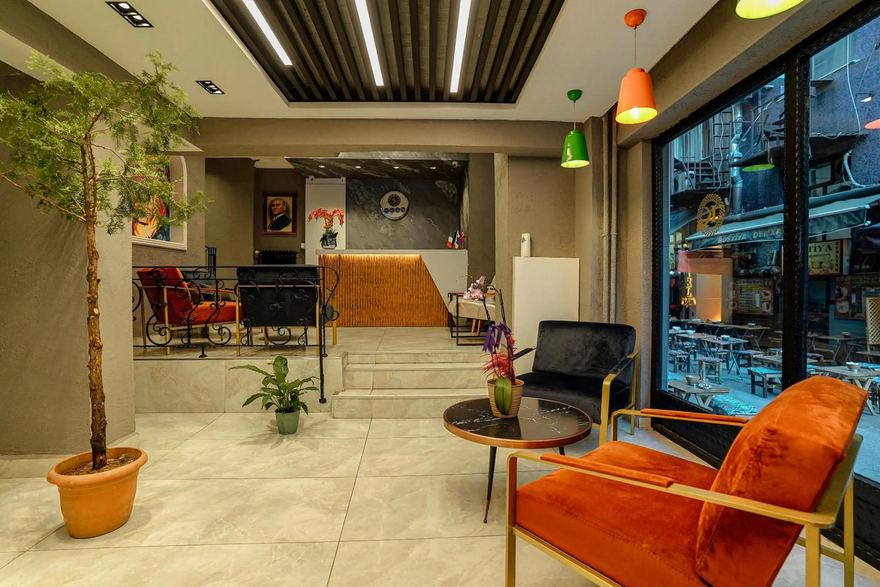 Lobby or reception in THE BEYBÛN HOTEL İstiklal Street Taksim