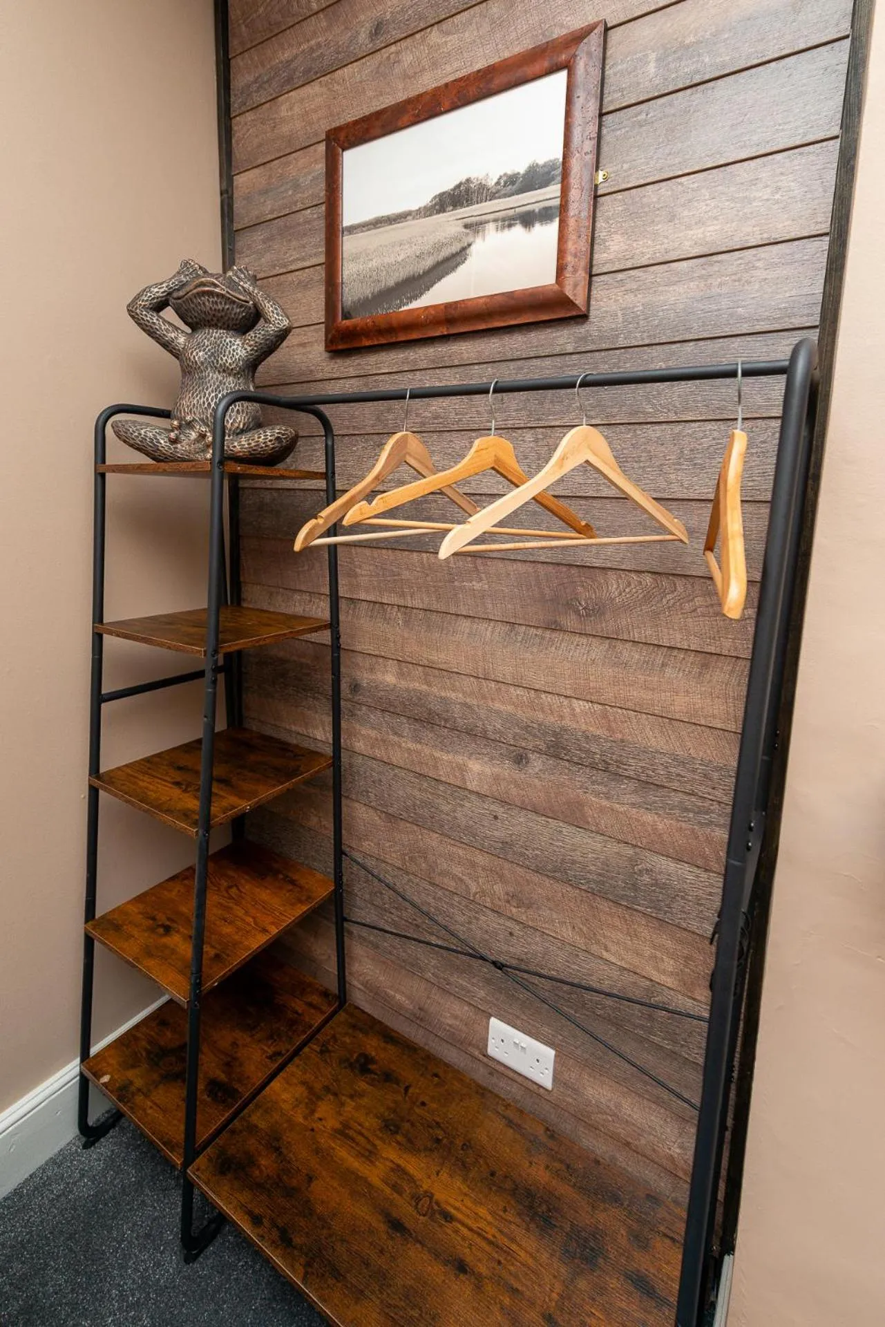 wardrobe in Bosuns Chair