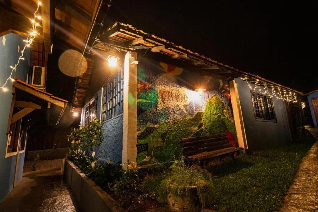 Property building in Pousada Paris Hostelli