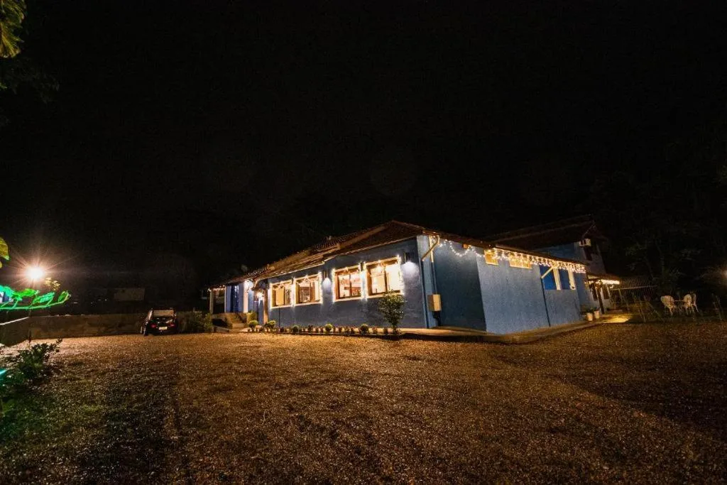 Property building in Pousada Paris Hostelli