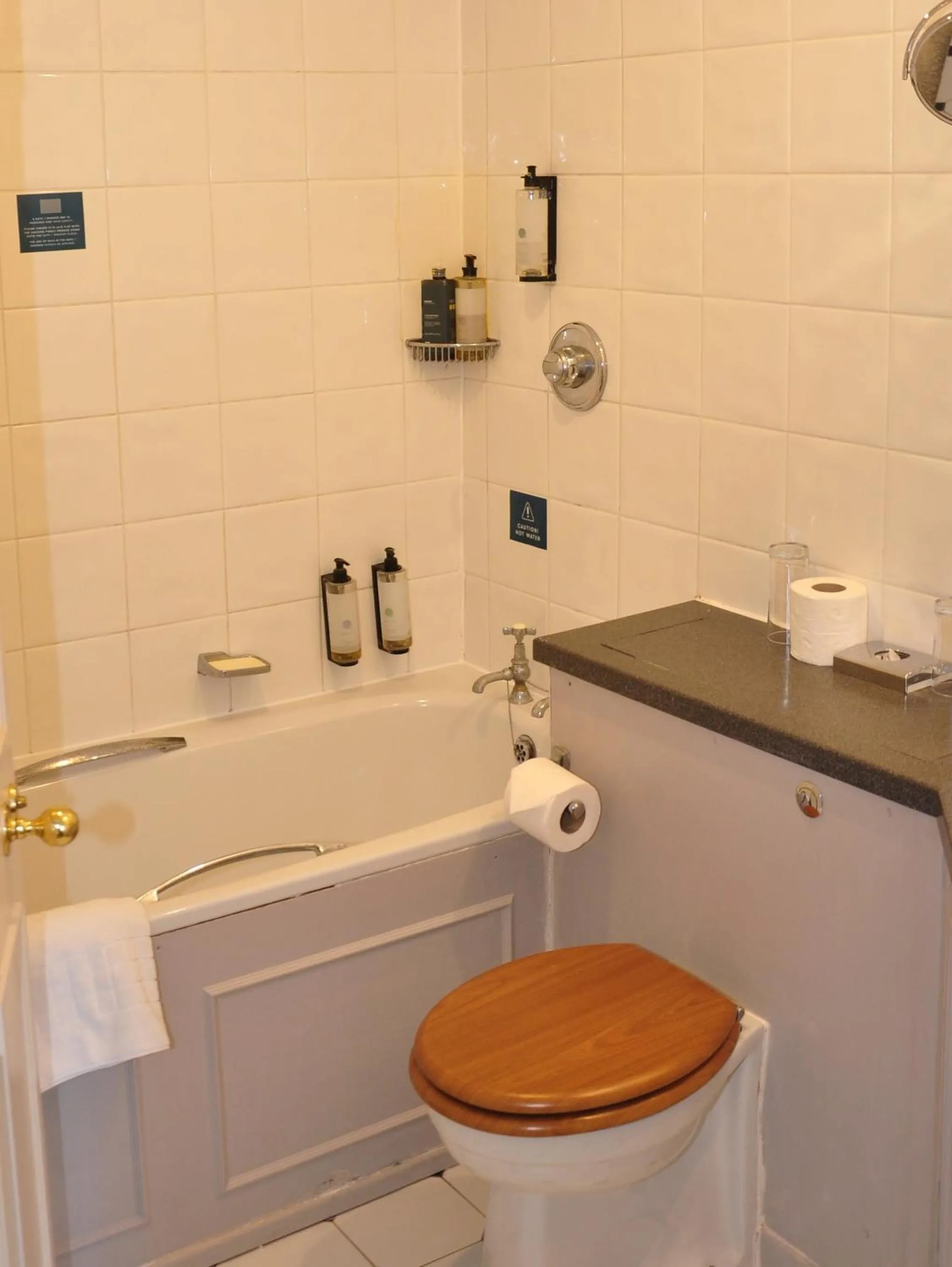 Bathroom in Flitwick Manor Hotel