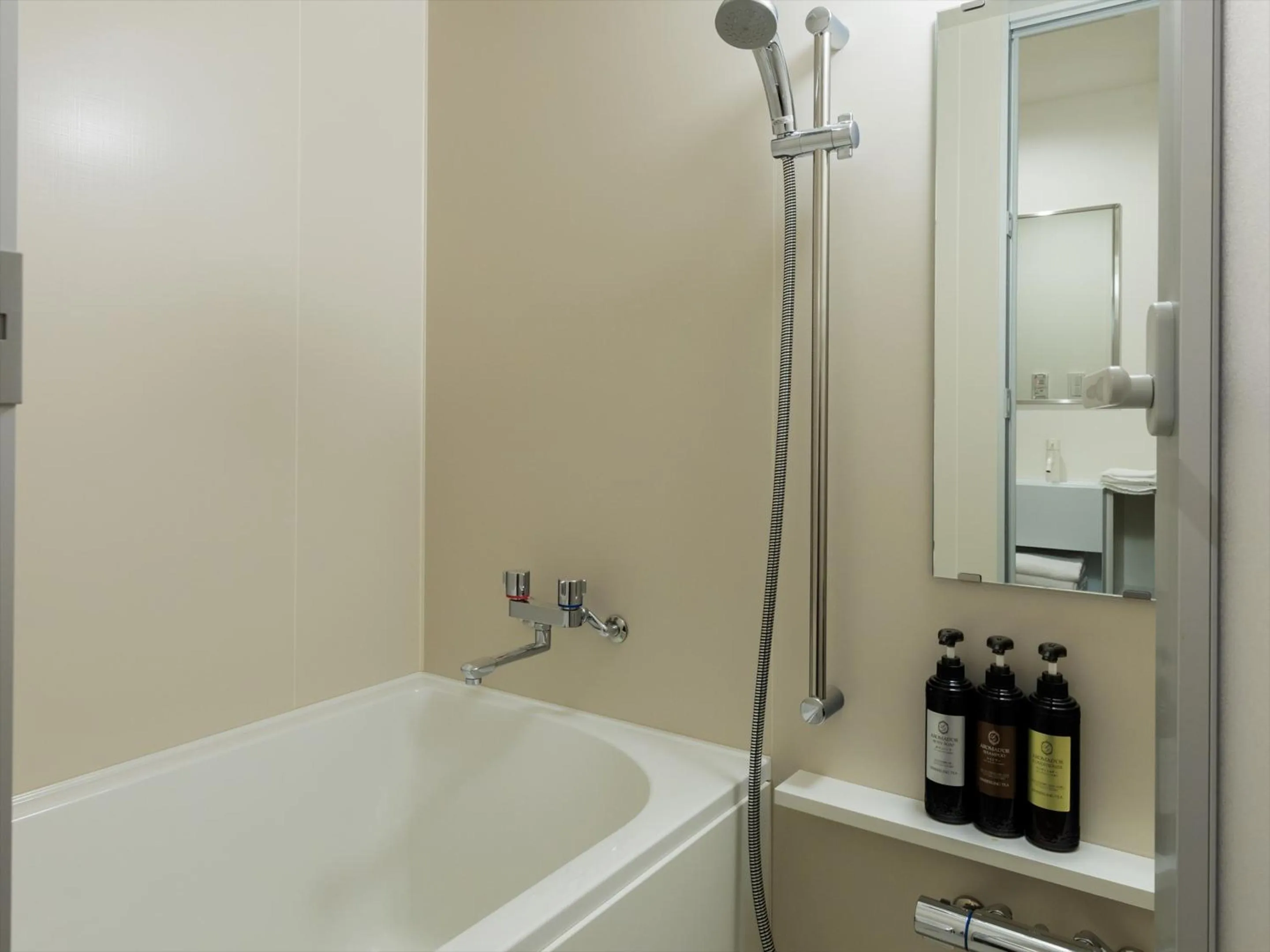 Photo of the whole room in Giappo Franca Kyoto