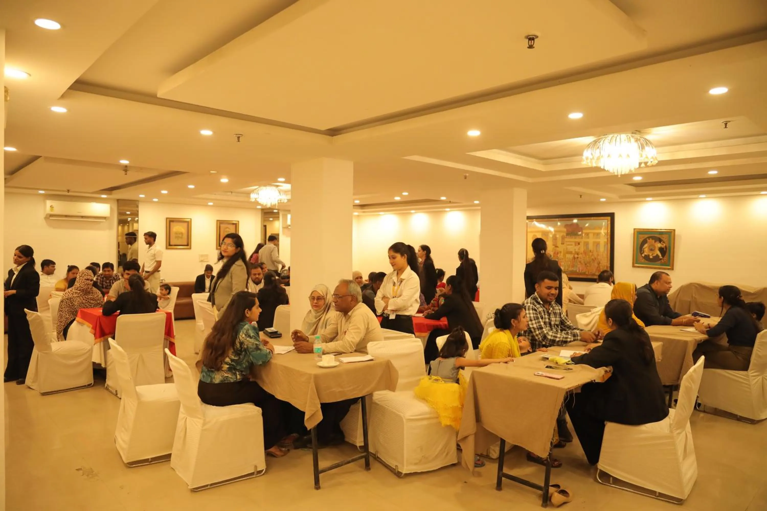 Restaurant/places to eat in Hotel Nirvana Suites