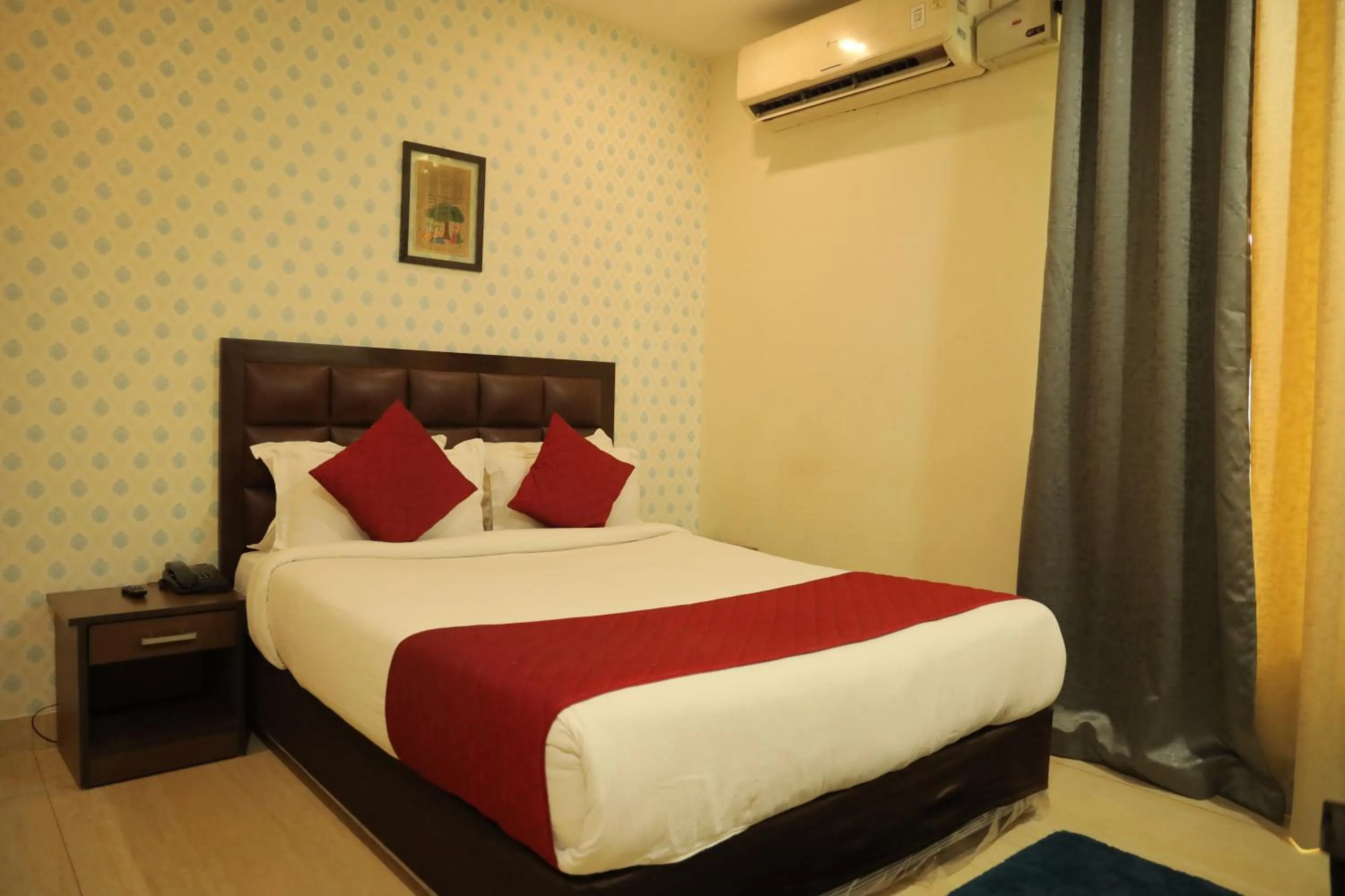 Bedroom, Bed in Hotel Nirvana Suites