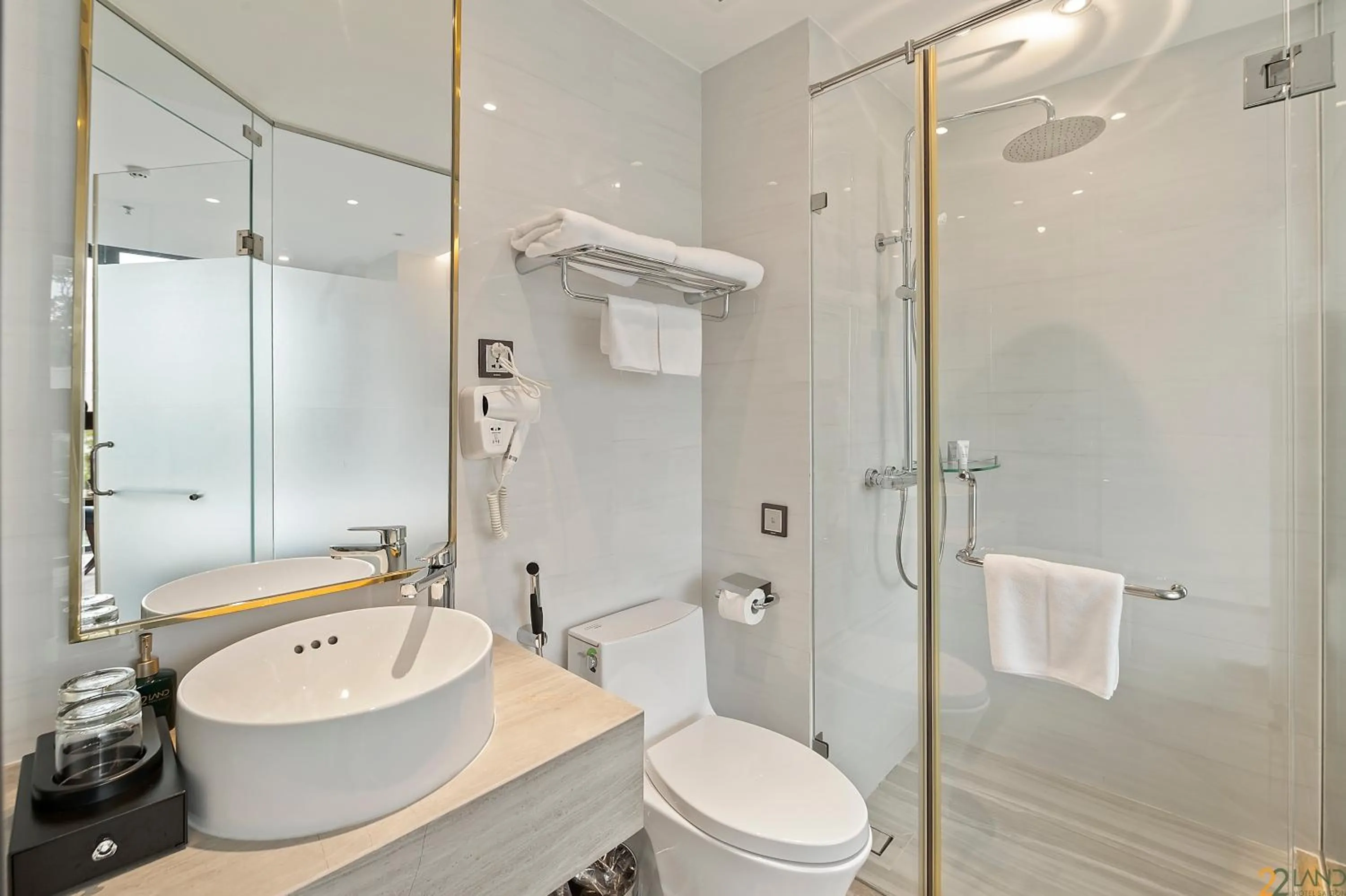 Shower in 22Land Hotel Saigon