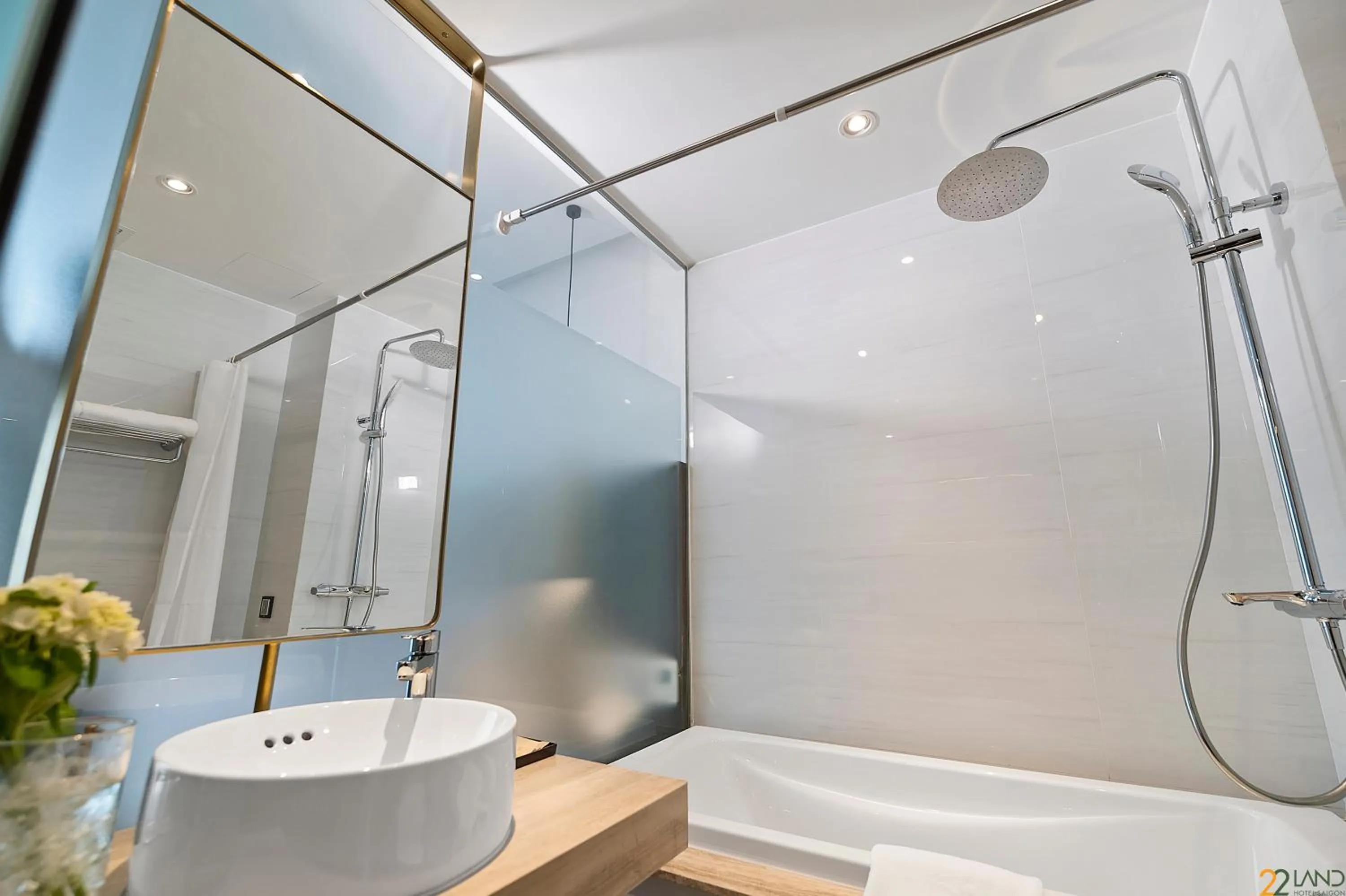 Shower in 22Land Hotel Saigon