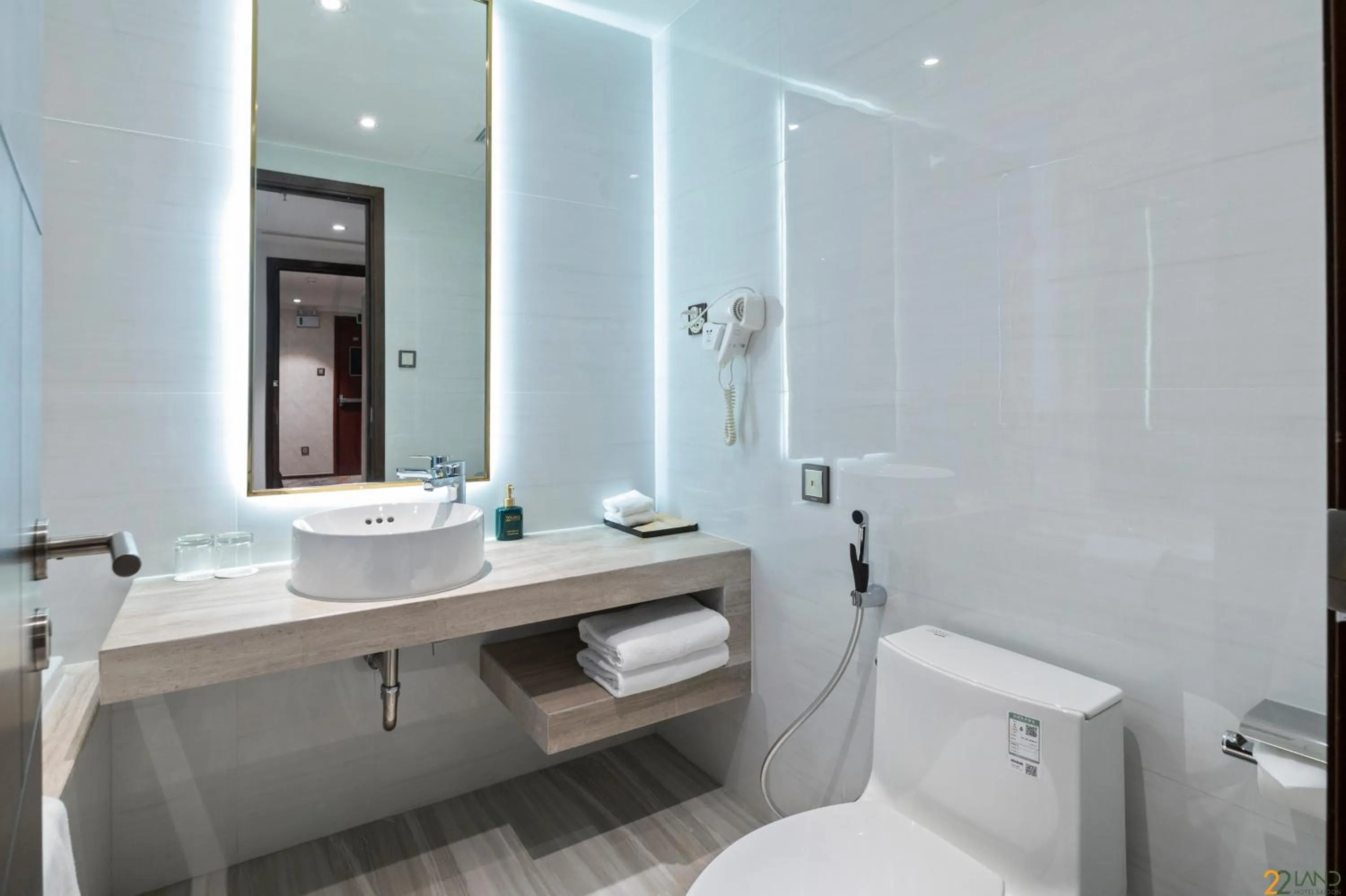 Shower in 22Land Hotel Saigon