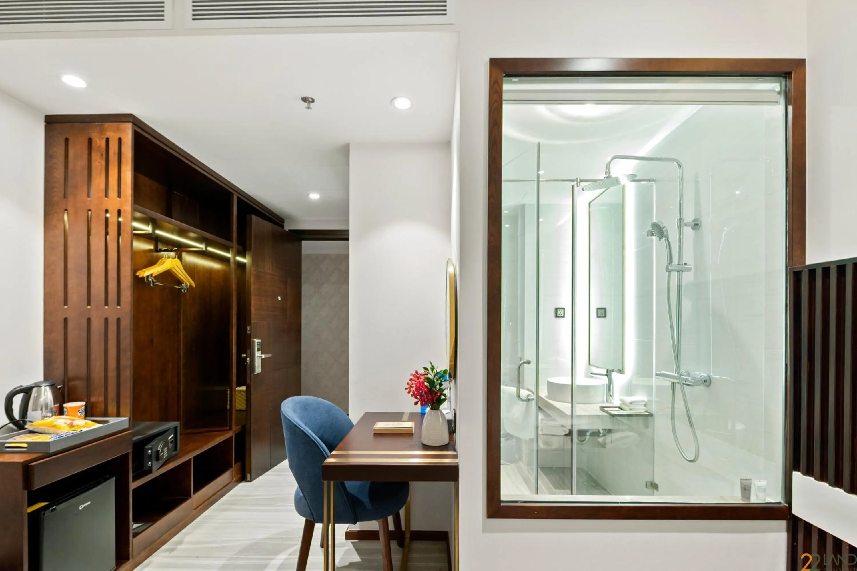 Shower in 22Land Hotel Saigon