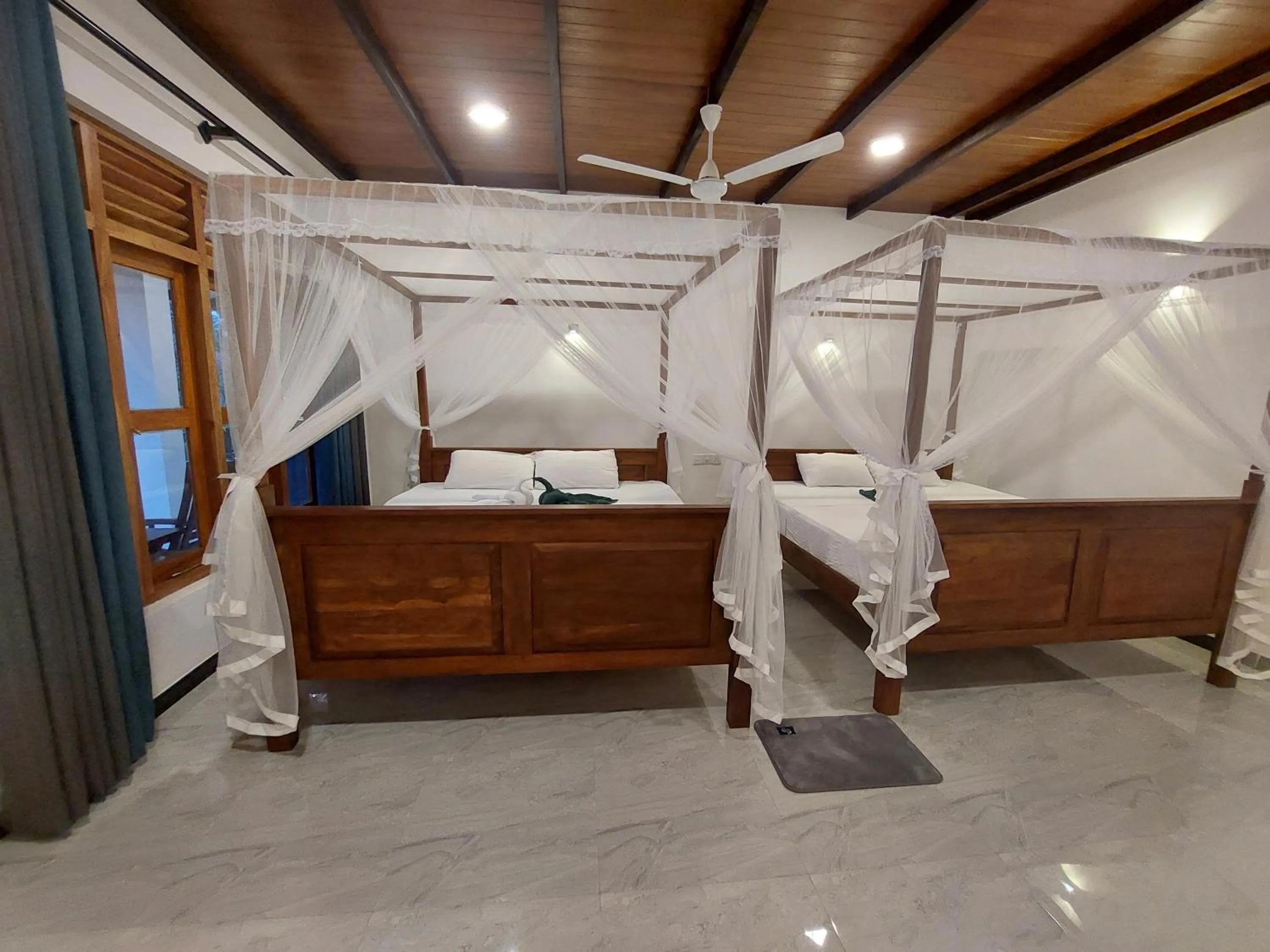 Bed in Sea Glow - Tangalle