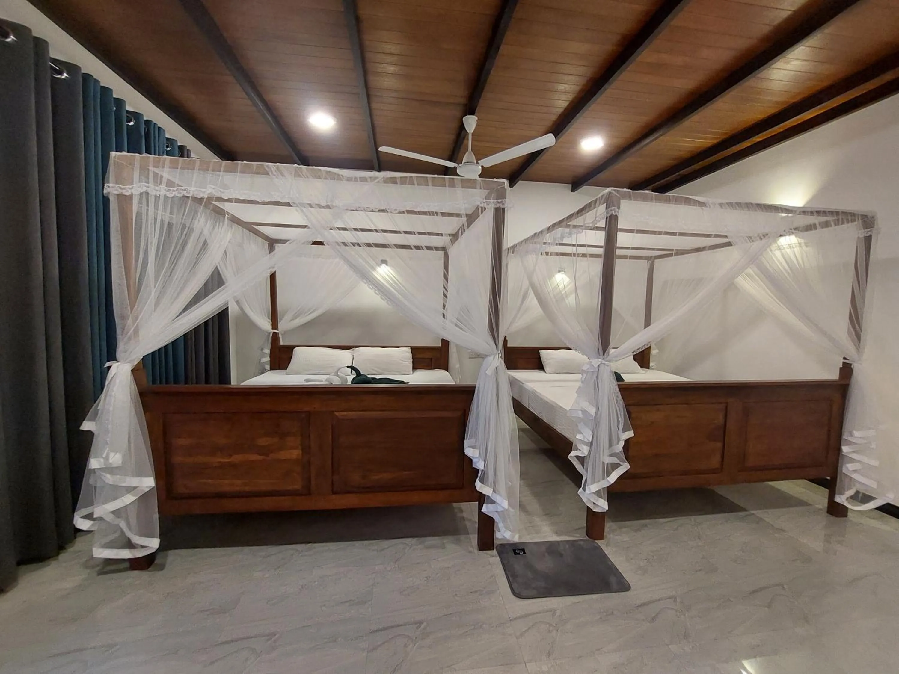 Bed in Sea Glow - Tangalle