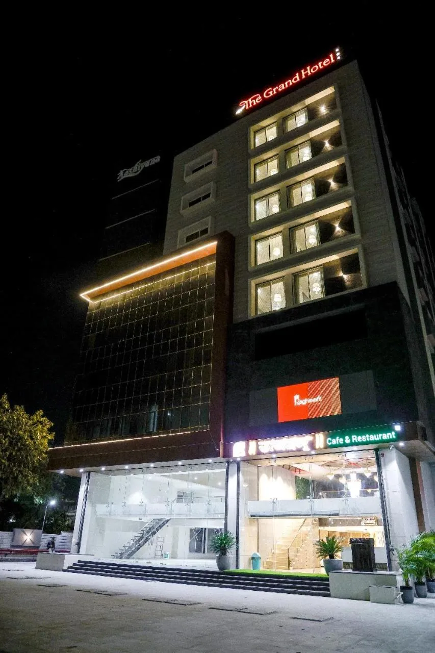 Night in Hotel The Grand