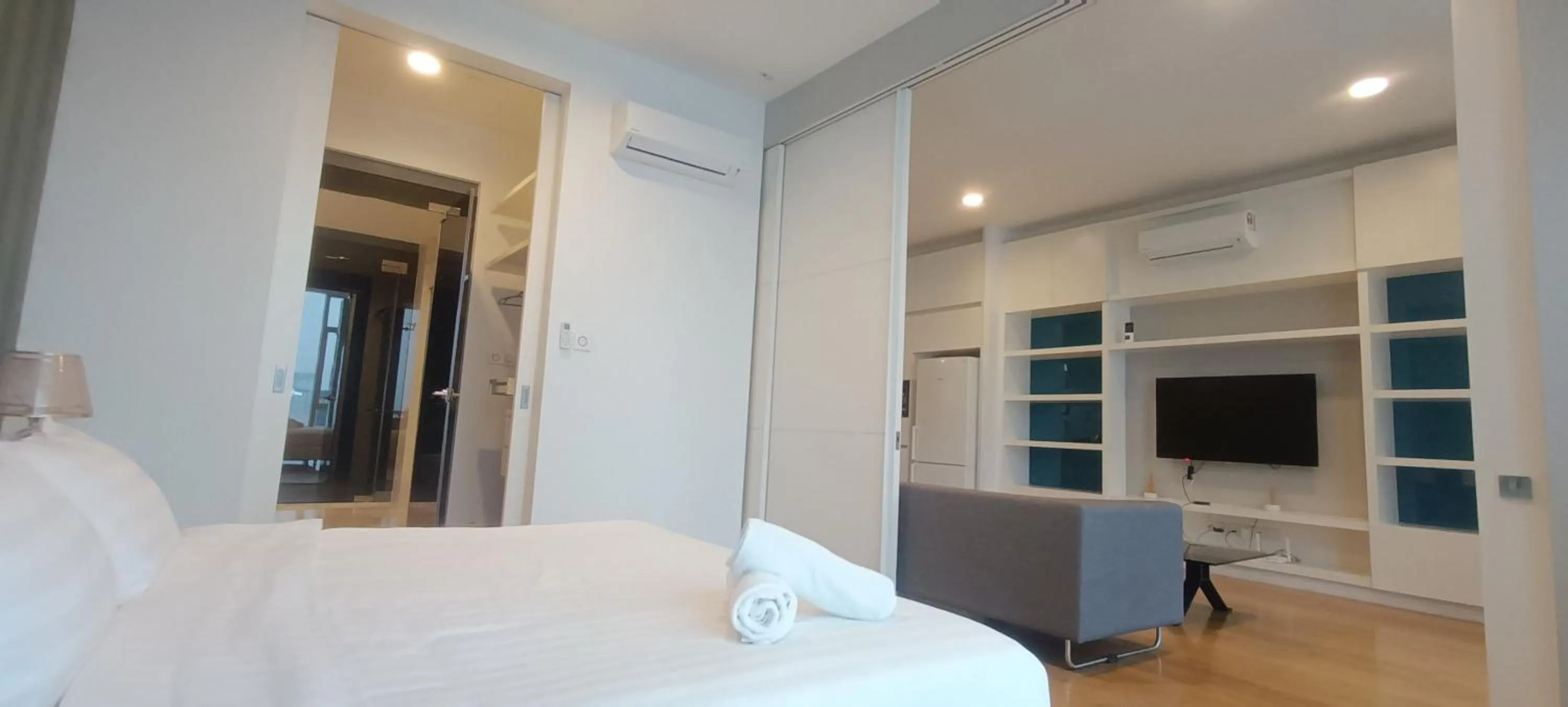 Communal lounge/ TV room, Bed in SKYWARD SUITES at Platinum KLCC