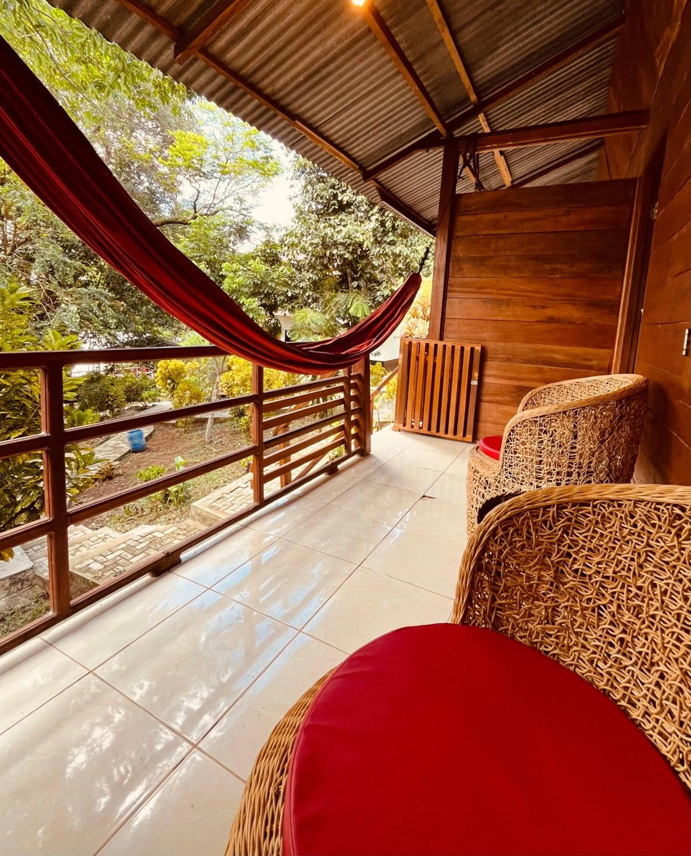 Olala Bungalows and Restaurant