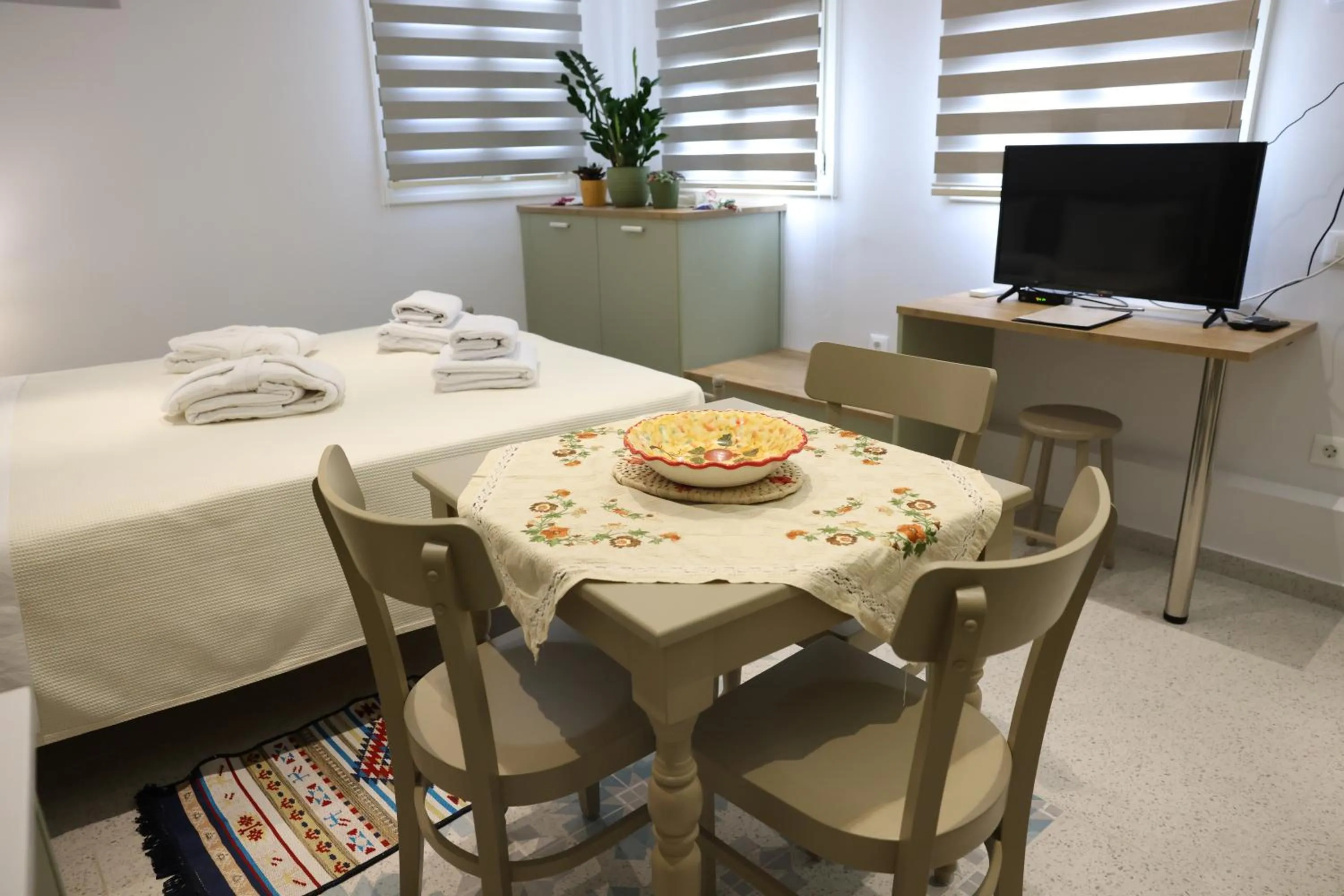 Dining area in Lythri Studios
