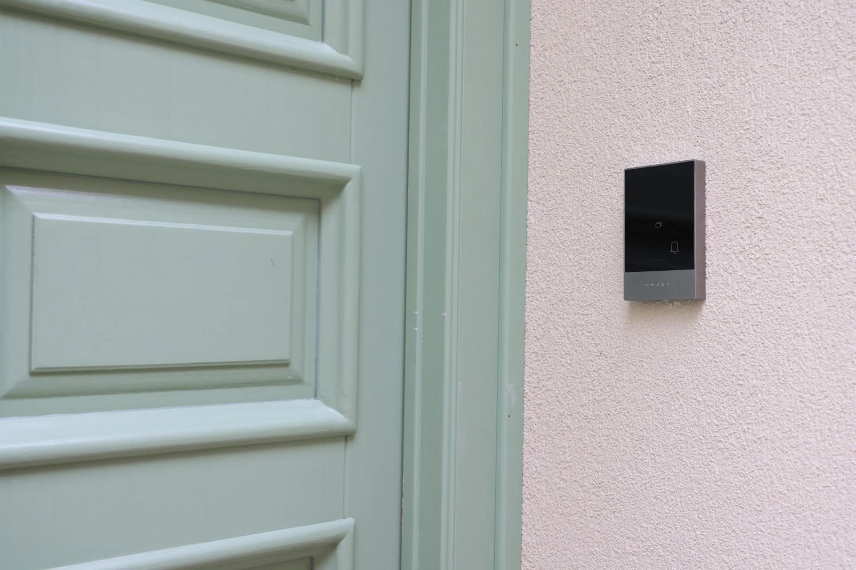 Facade/entrance in Lythri Studios