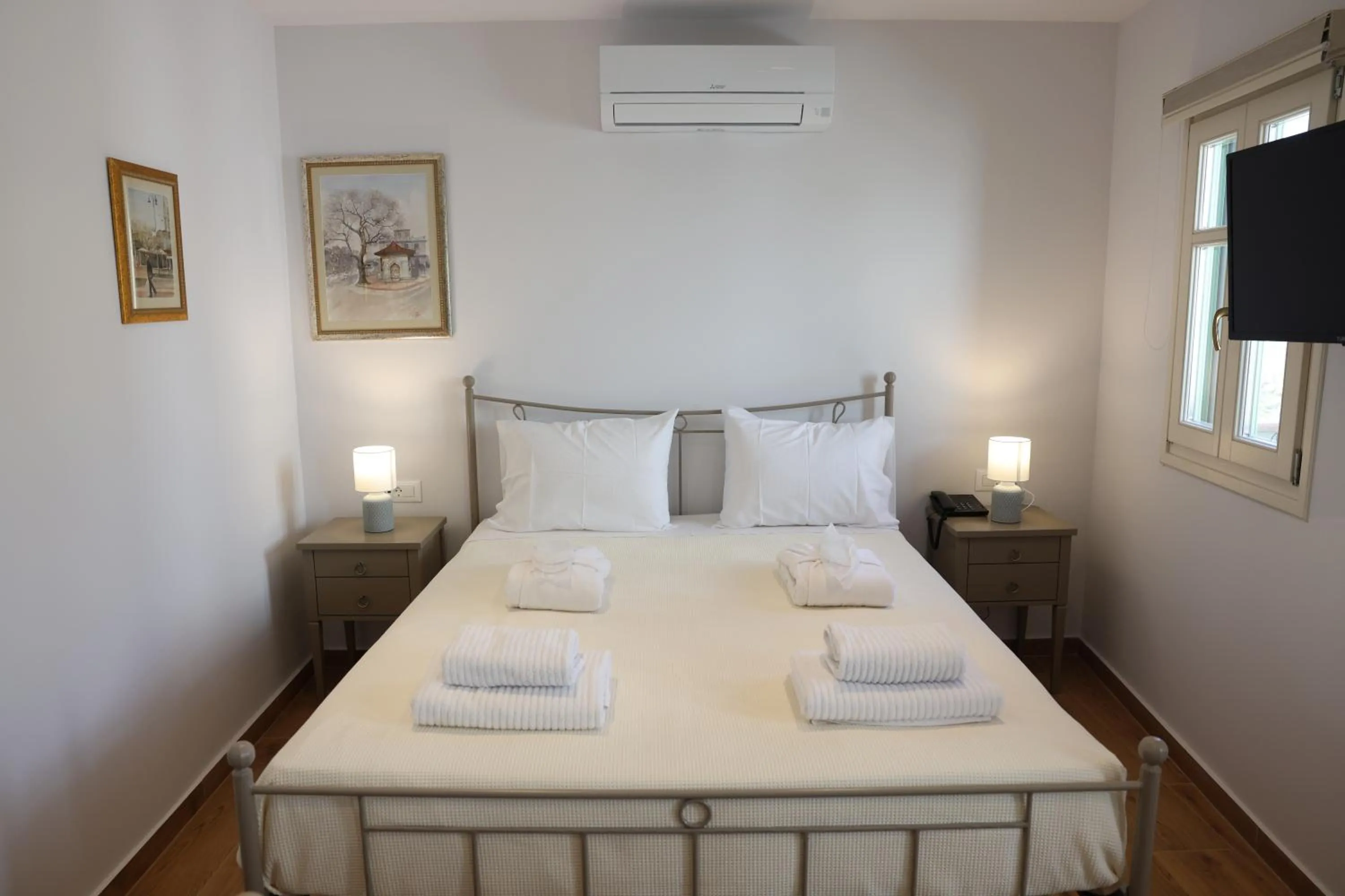 Bedroom, Bed in Lythri Studios