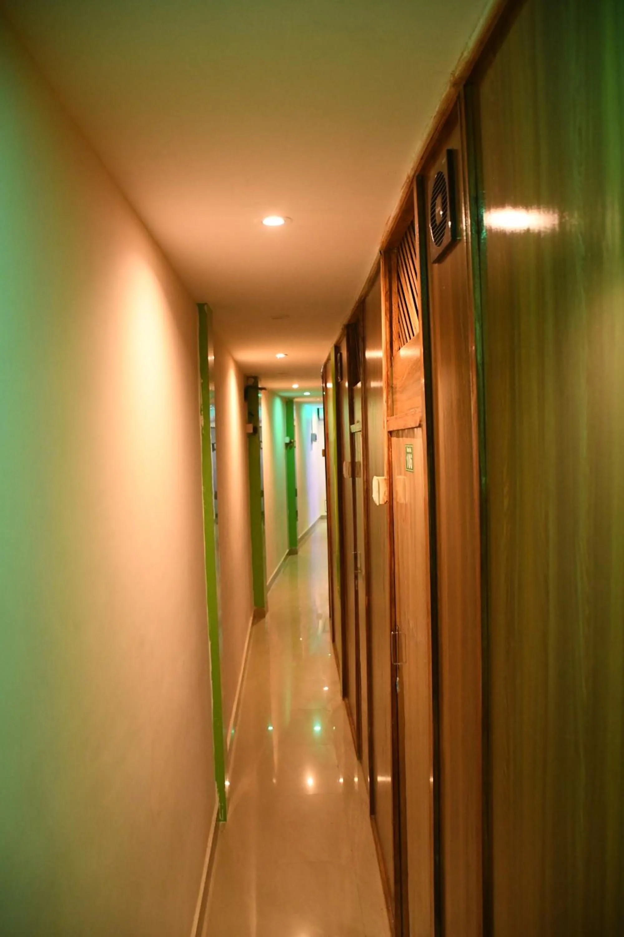 Lobby or reception in Airport Cabin Stay Mumbai Near T2