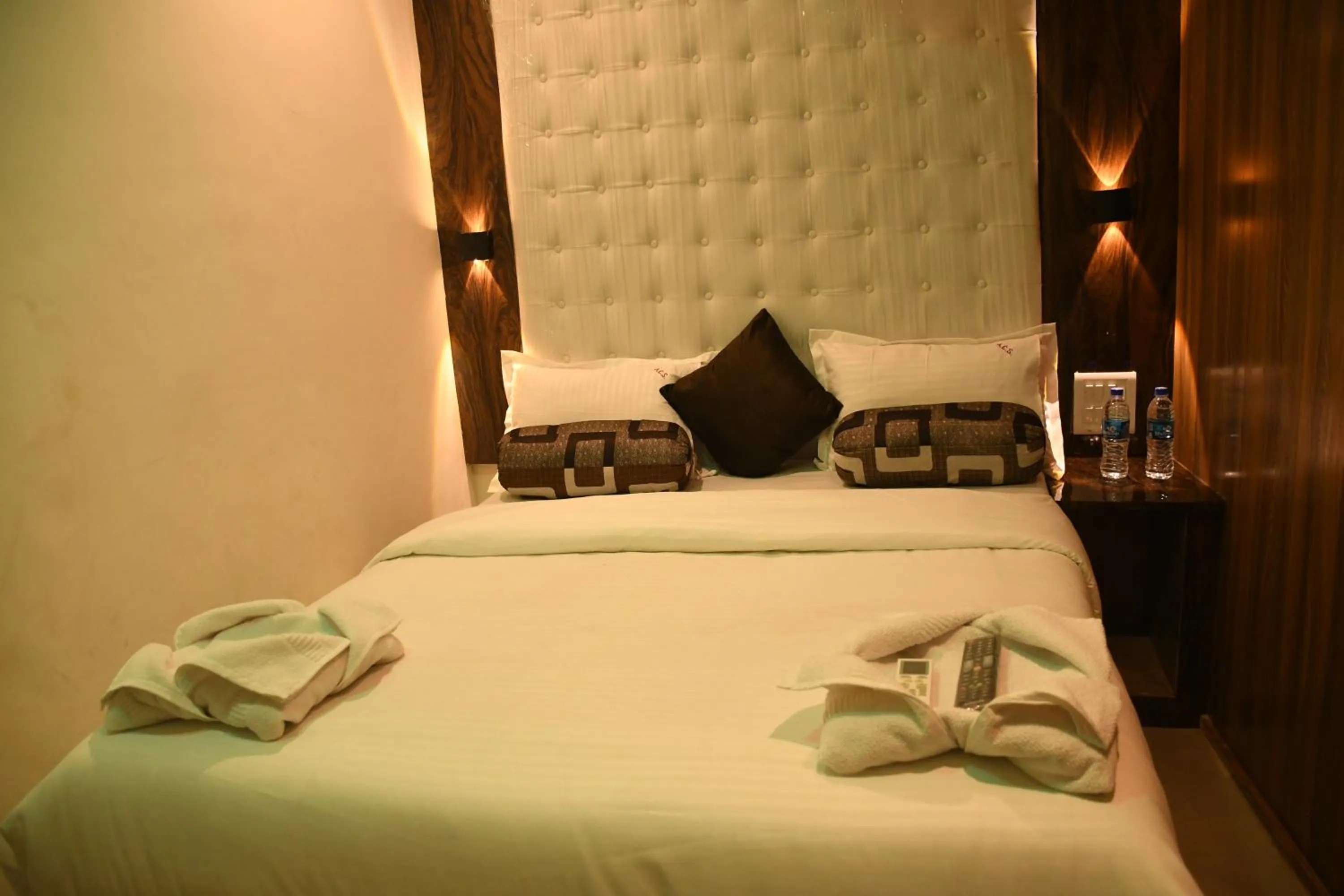 Bed in Airport Cabin Stay Mumbai Near T2