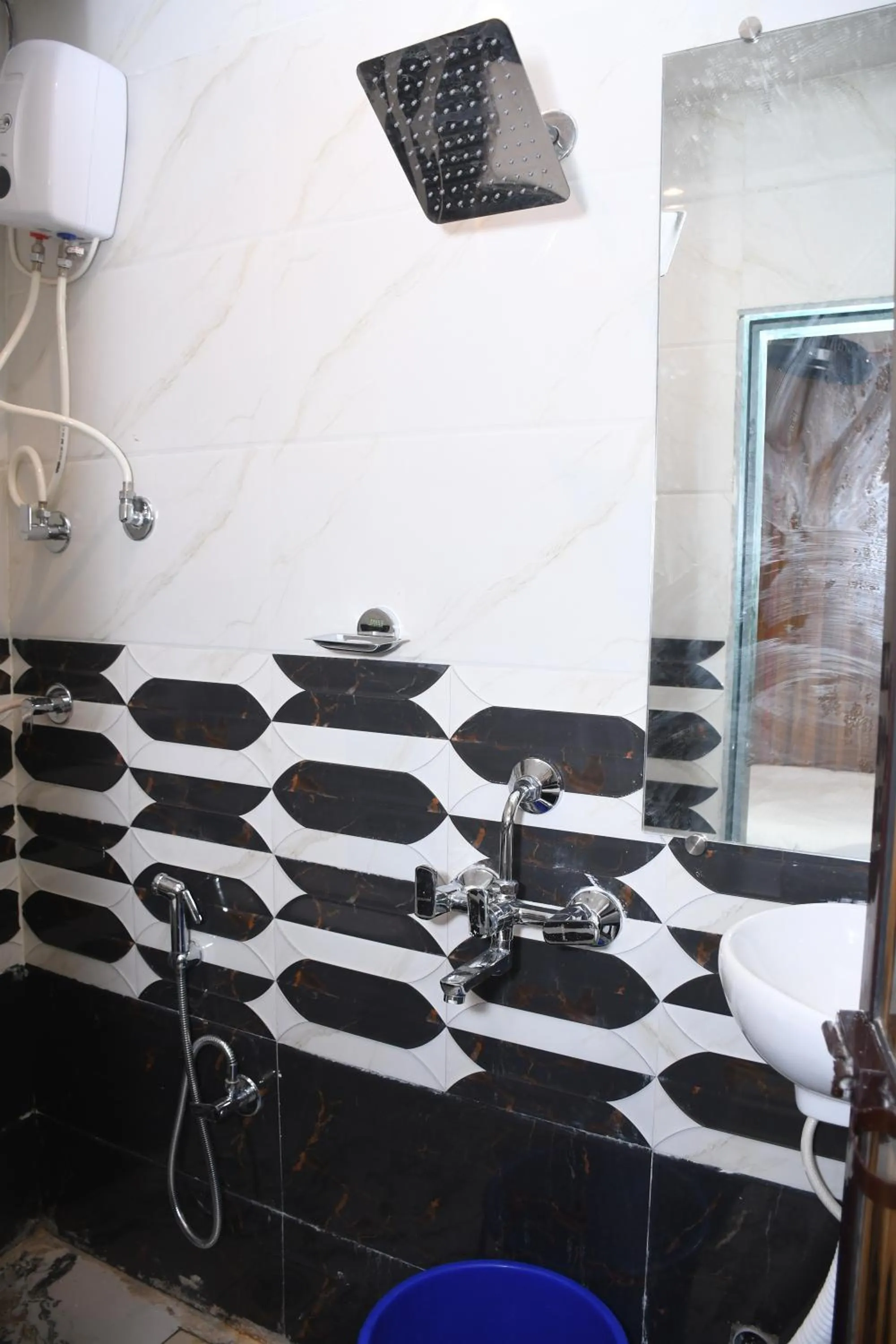 Bathroom in Airport Cabin Stay Mumbai Near T2