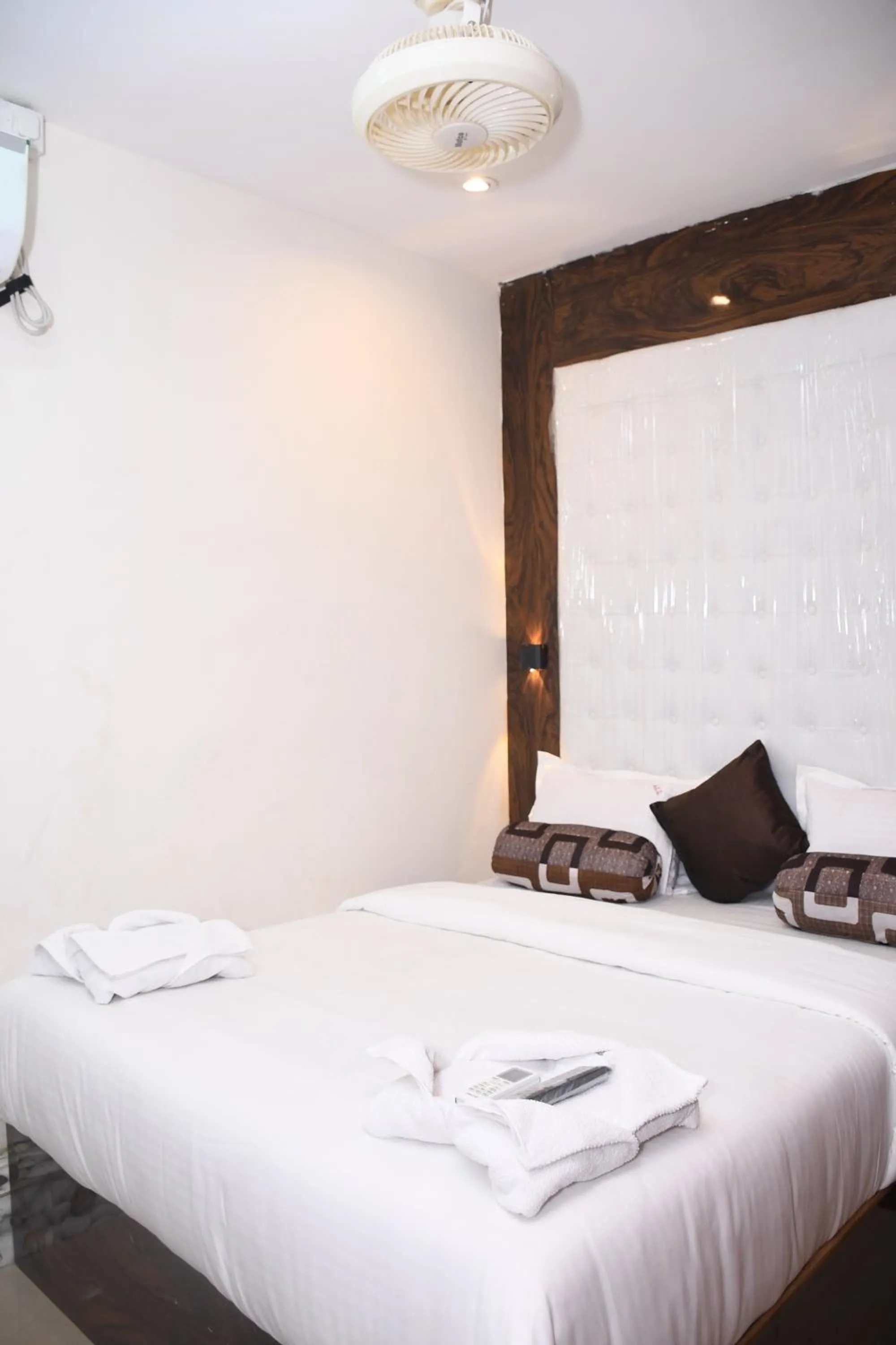 Bed in Airport Cabin Stay Mumbai Near T2