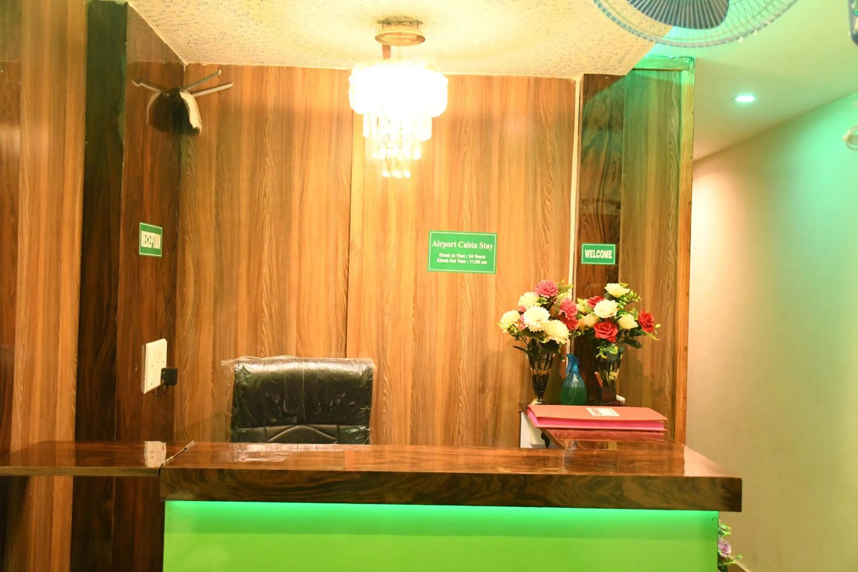 Lobby or reception in Airport Cabin Stay Mumbai Near T2