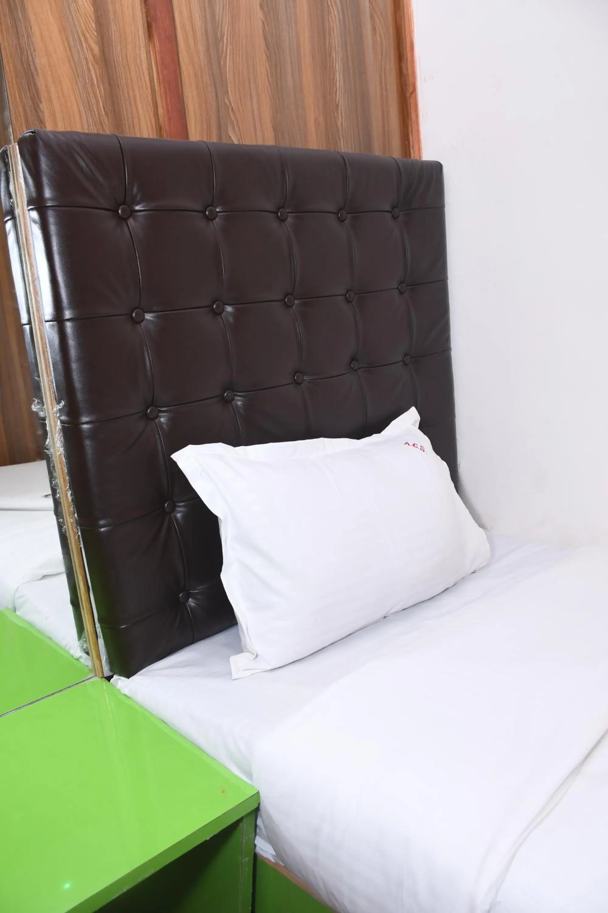 Bedroom, Bed in Airport Cabin Stay Mumbai Near T2