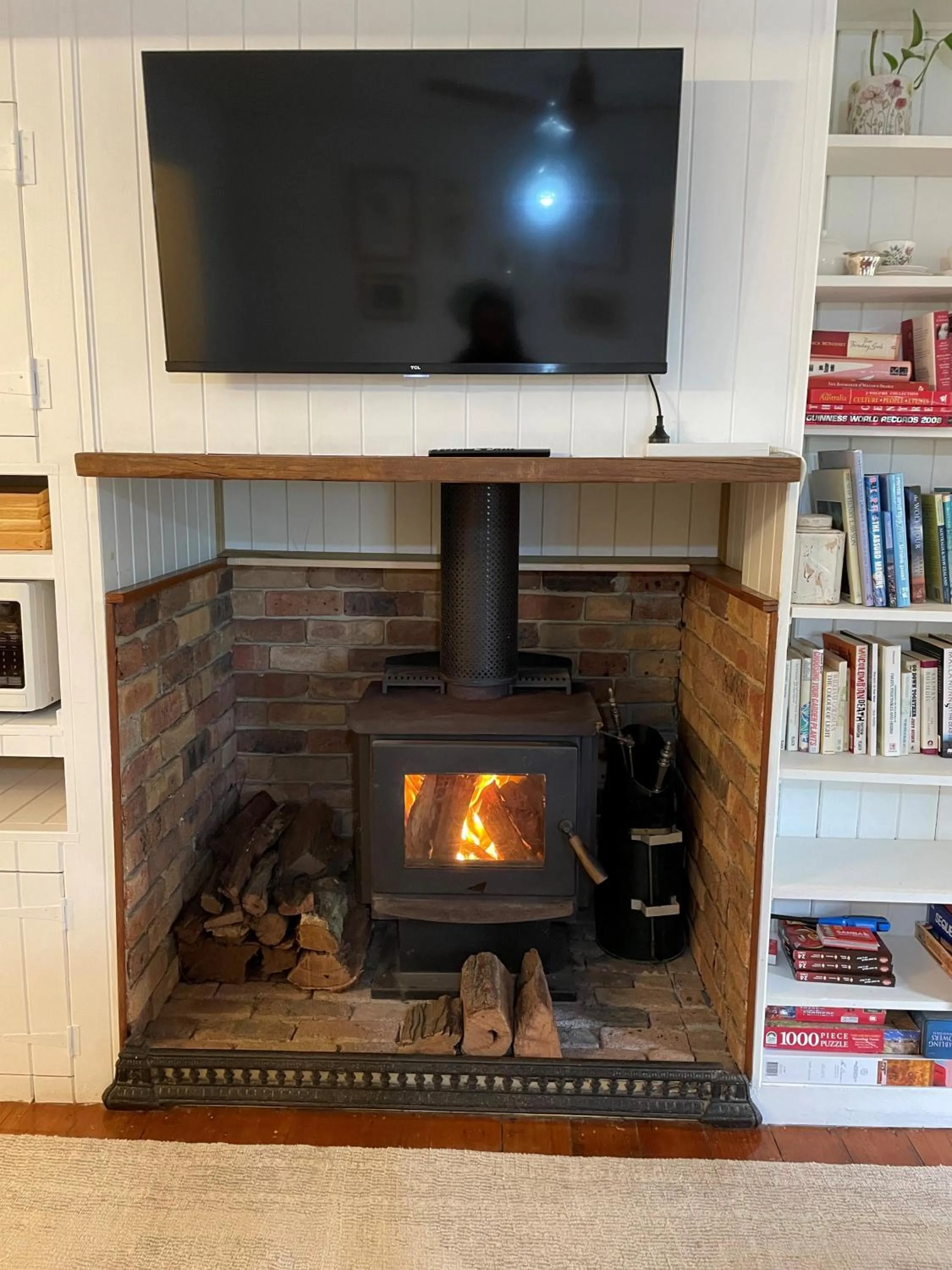 Library in Noosa Hinterland Escape