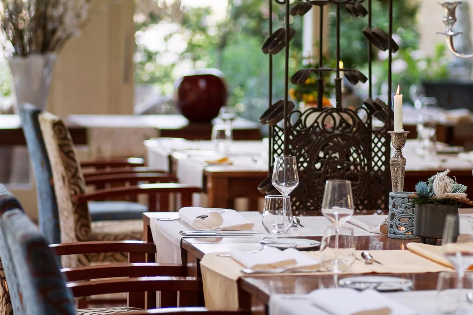 Restaurant/places to eat in Grand Hotel Monopole