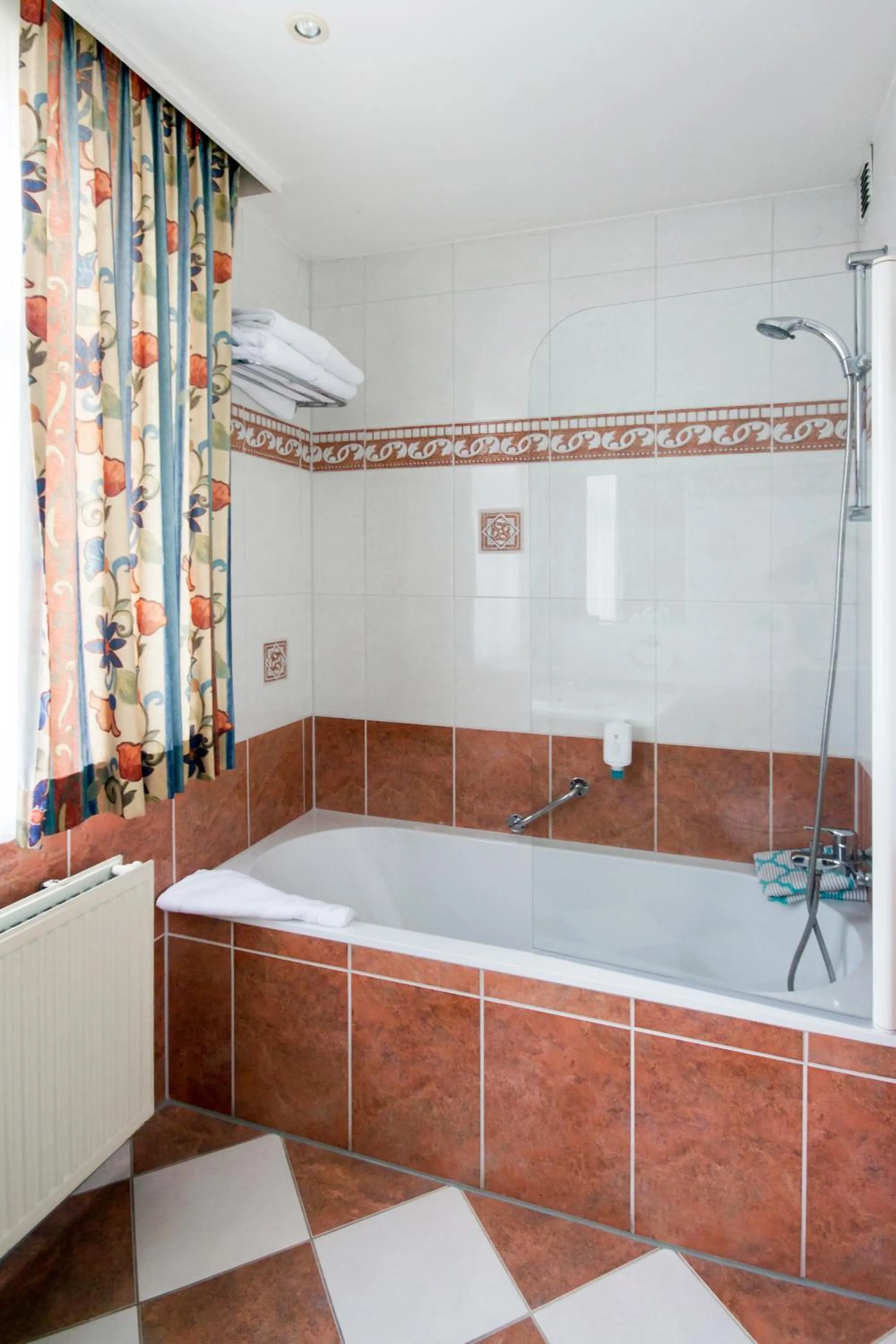 Bathroom in Grand Hotel Monopole