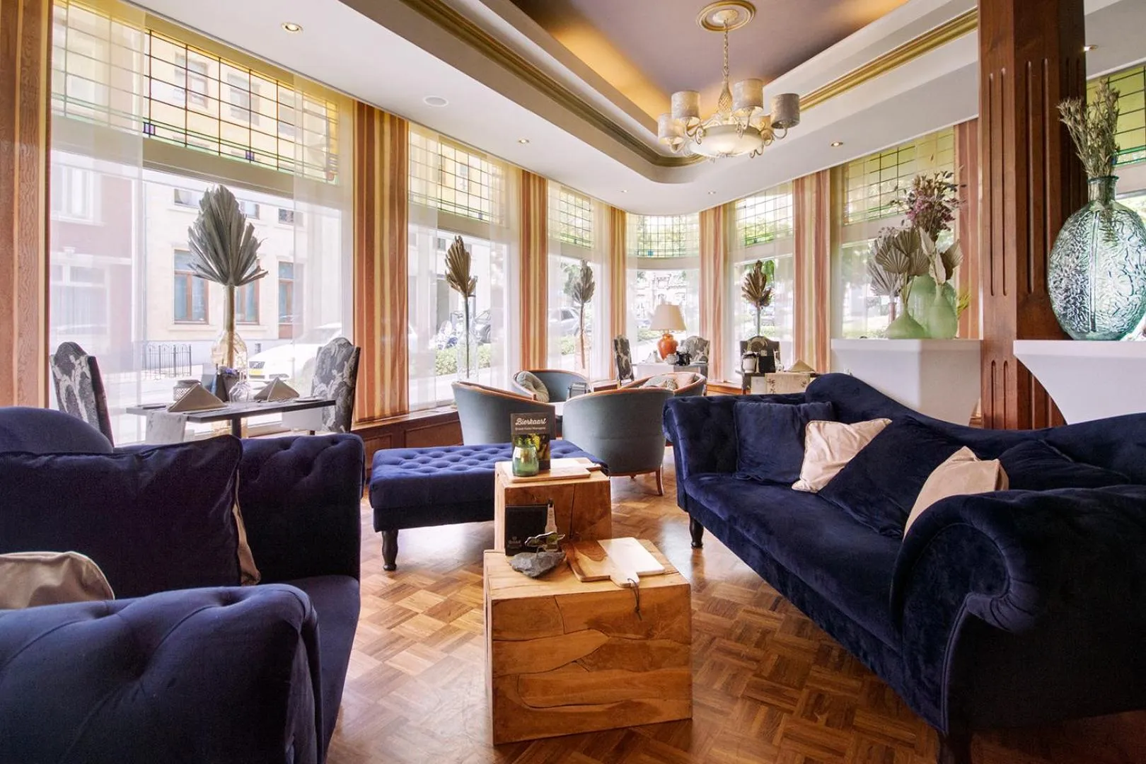 Lounge or bar in Grand Hotel Monopole