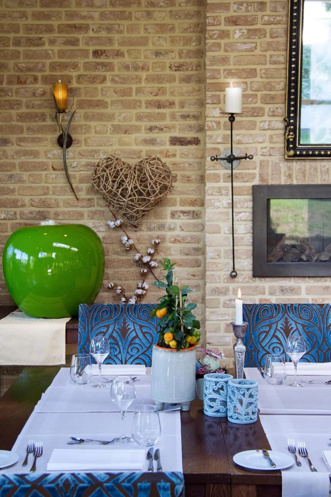 Restaurant/places to eat in Grand Hotel Monopole